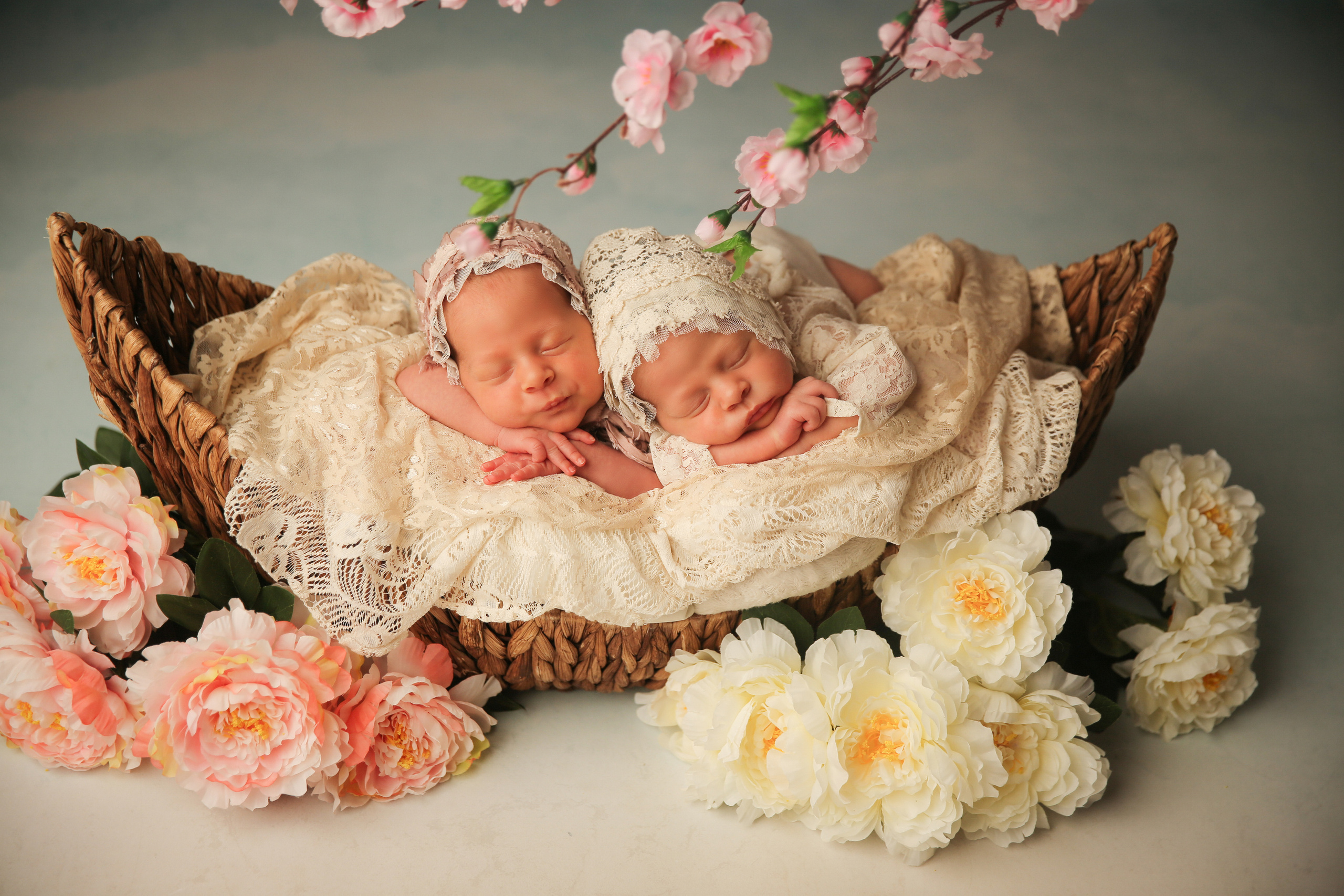 Newborm начало. Фотограф новорожденных. Семейный и детский фотограф в городе Сургуте