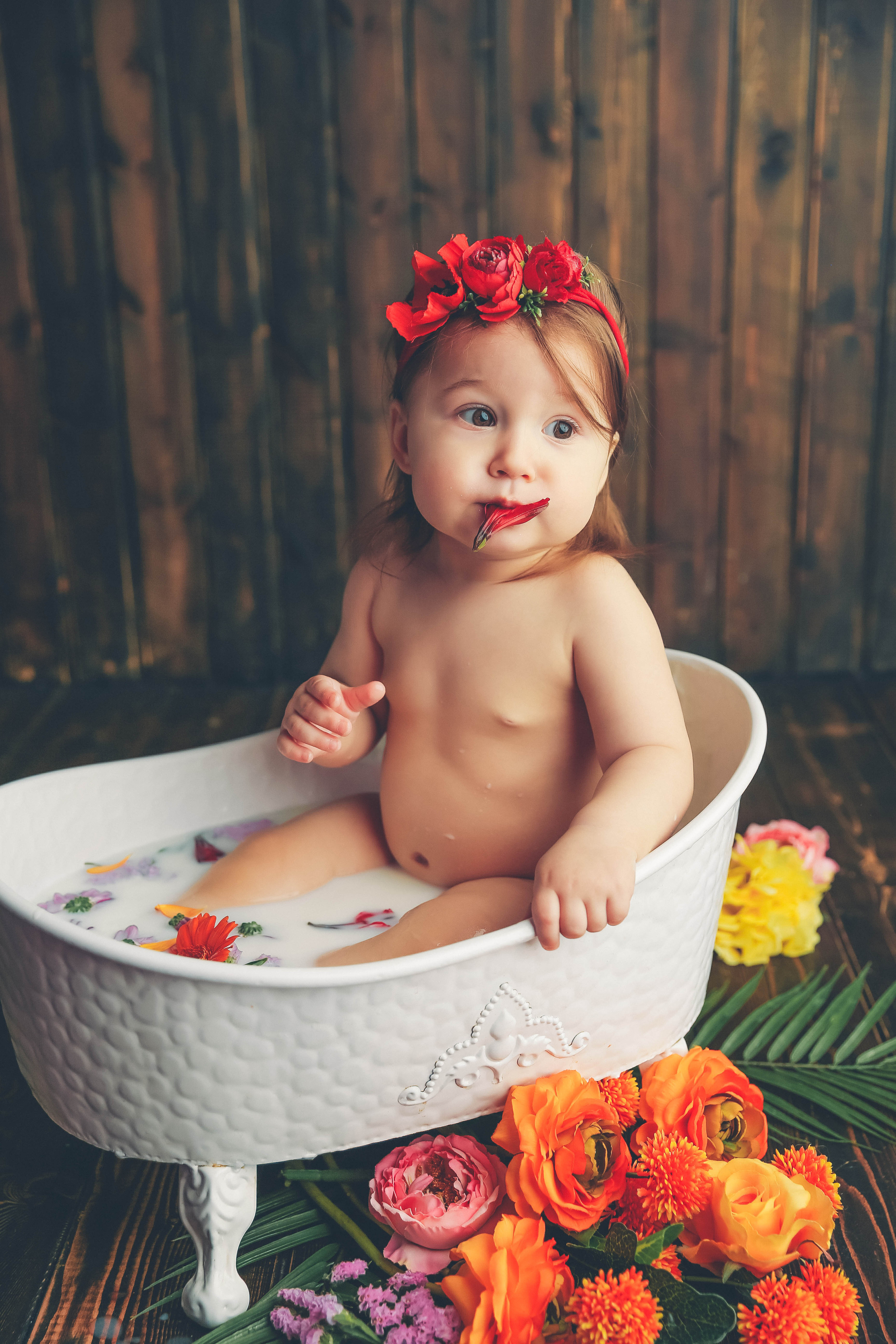 Ванночка девочки. Фотограф новорожденных. Семейный и детский фотограф в городе Сургуте