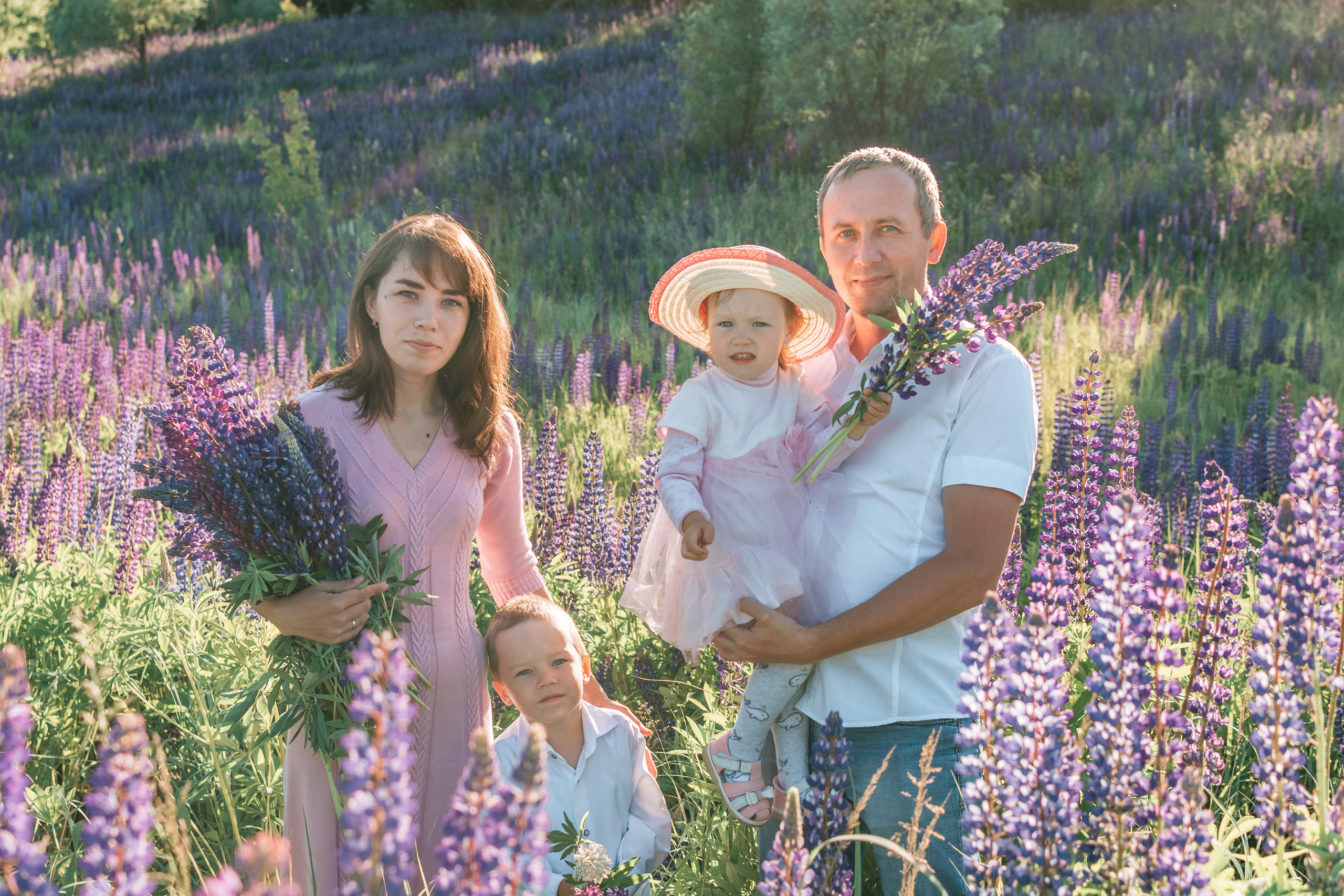 Фотосессия в люпинах. Семейный Фотограф в Москве Евгения Симоненко