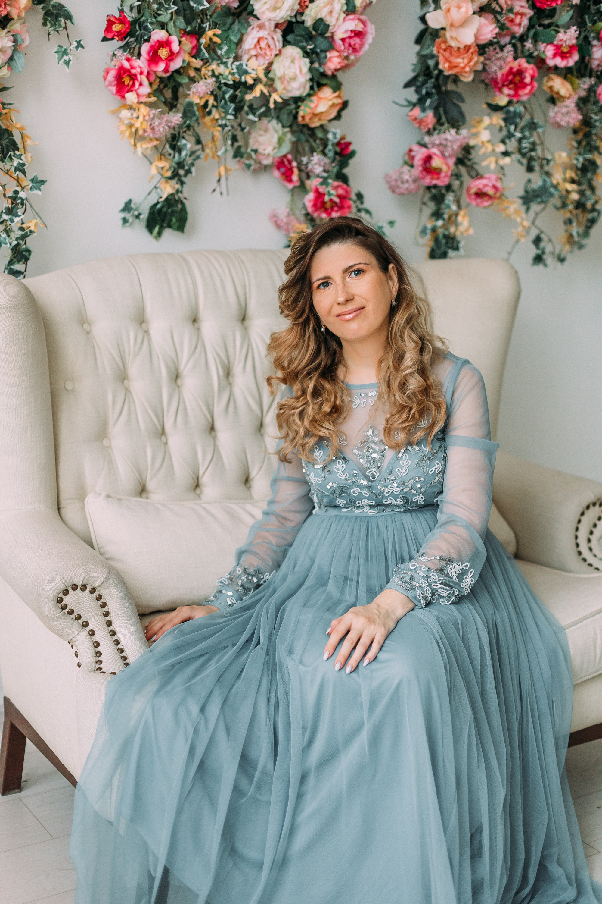 Фотосессия беременности в цветочной студии