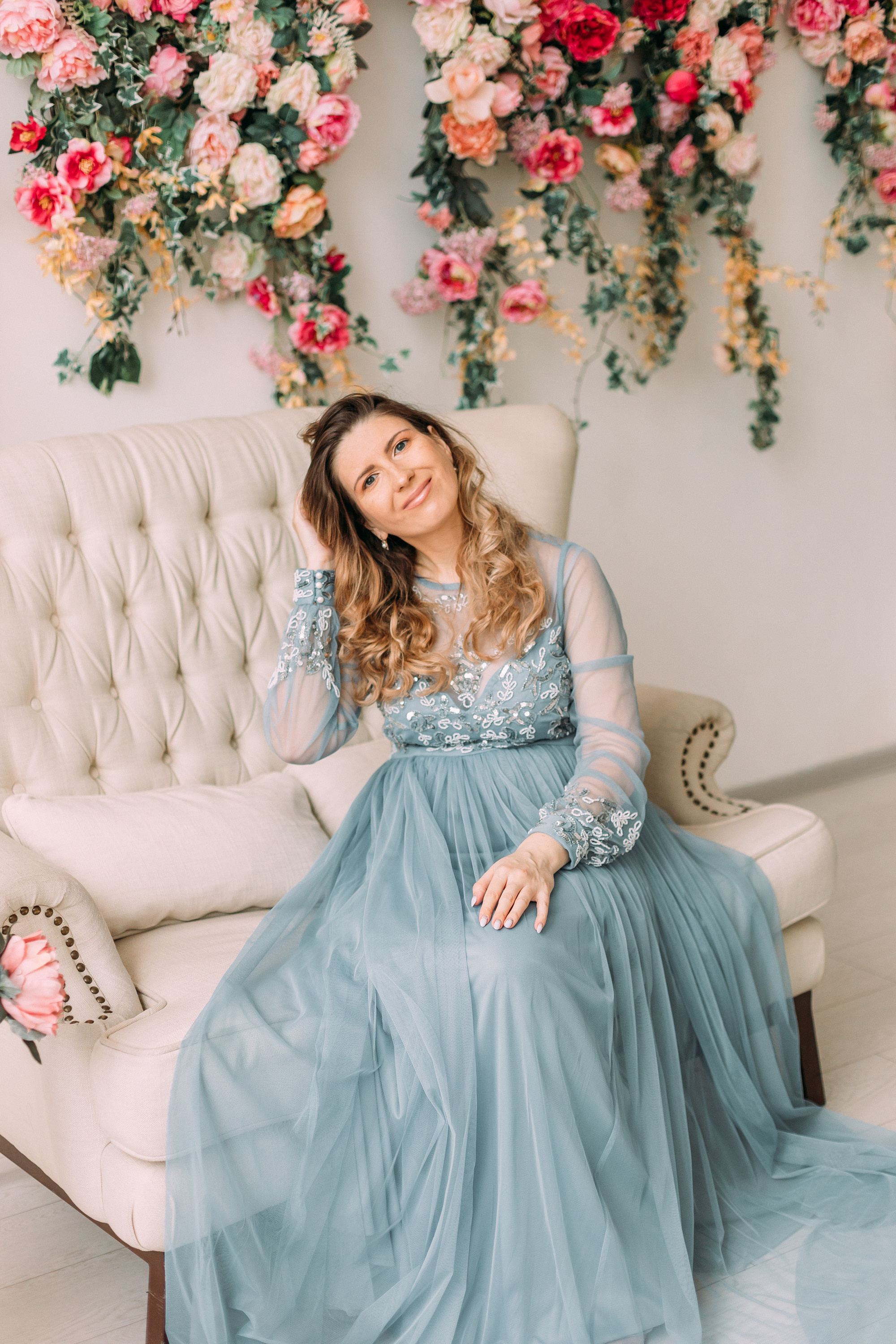 Фотосессия беременности в цветочной студии