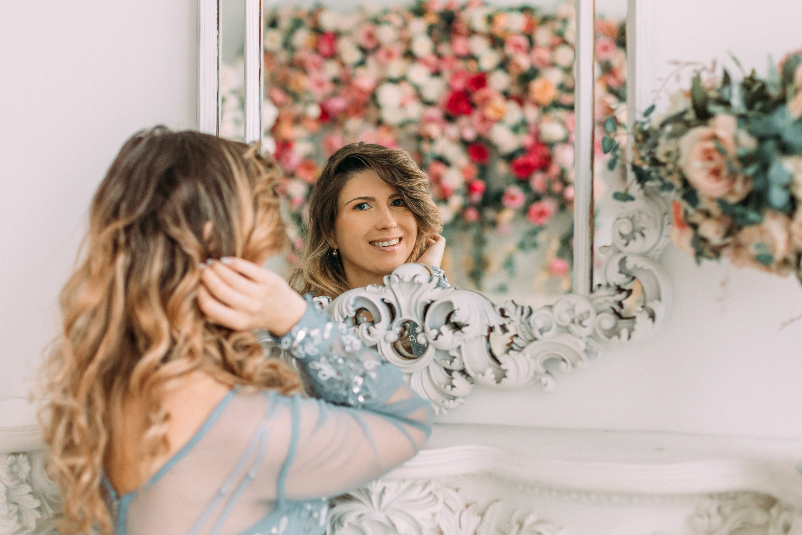 Фотосессия беременности в цветочной студии