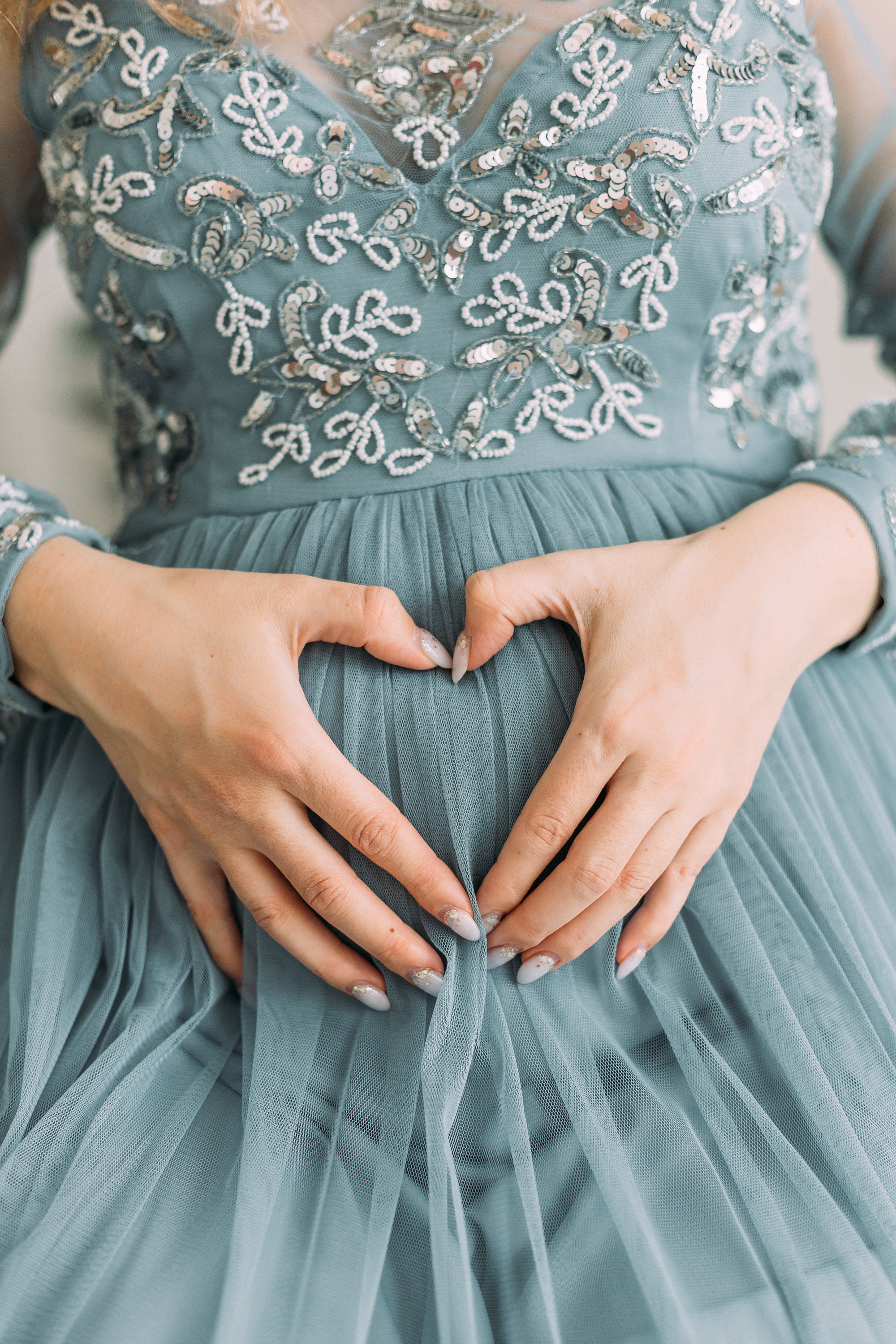 Фотосессия беременности в цветочной студии