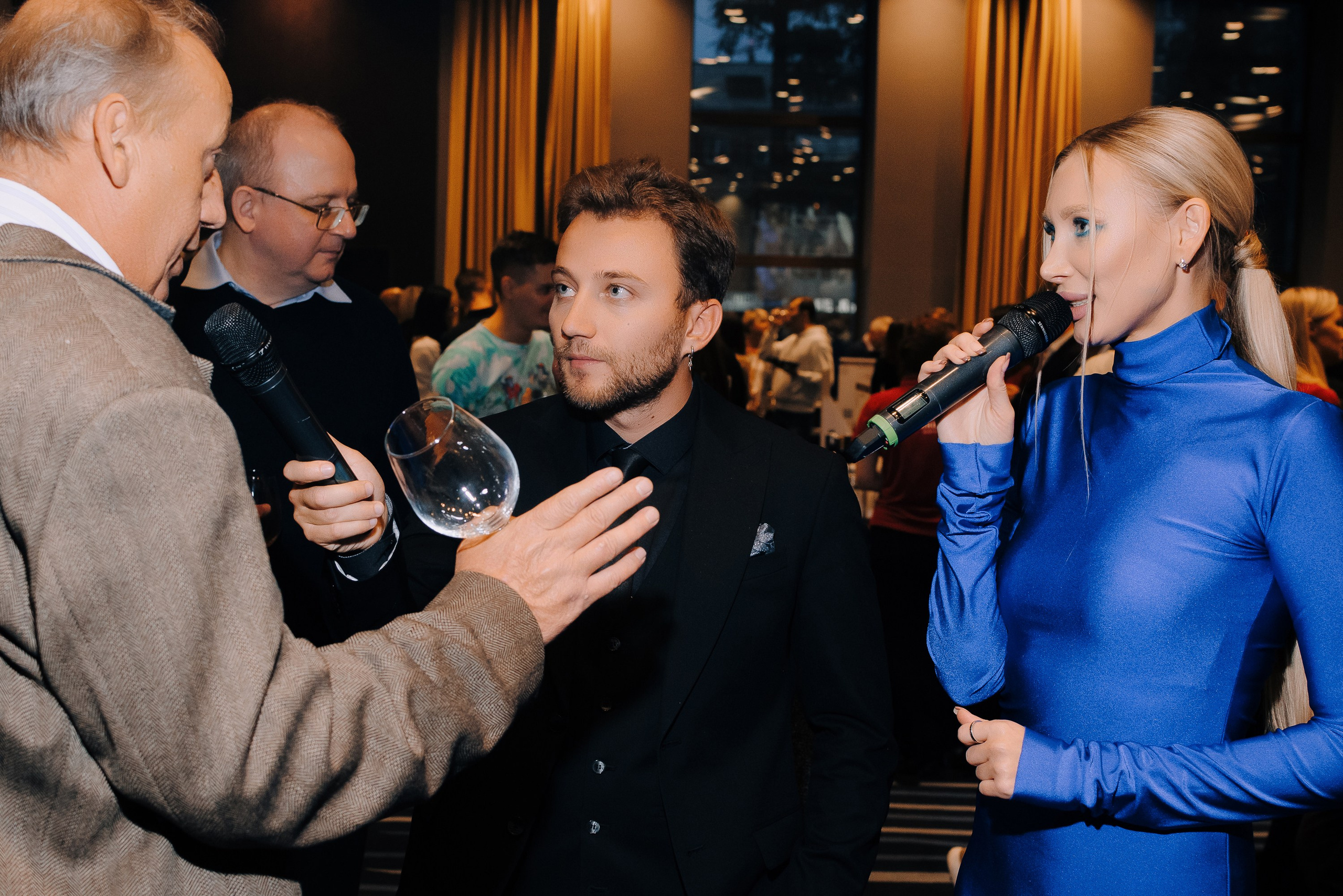 ФЕСТИВАЛЬ ВИНА И КРЕПКИХ НАПИТКОВ МАВТ-ВИНОТЕКА. Репортажный фотограф Зуев Роман г. Челябинск