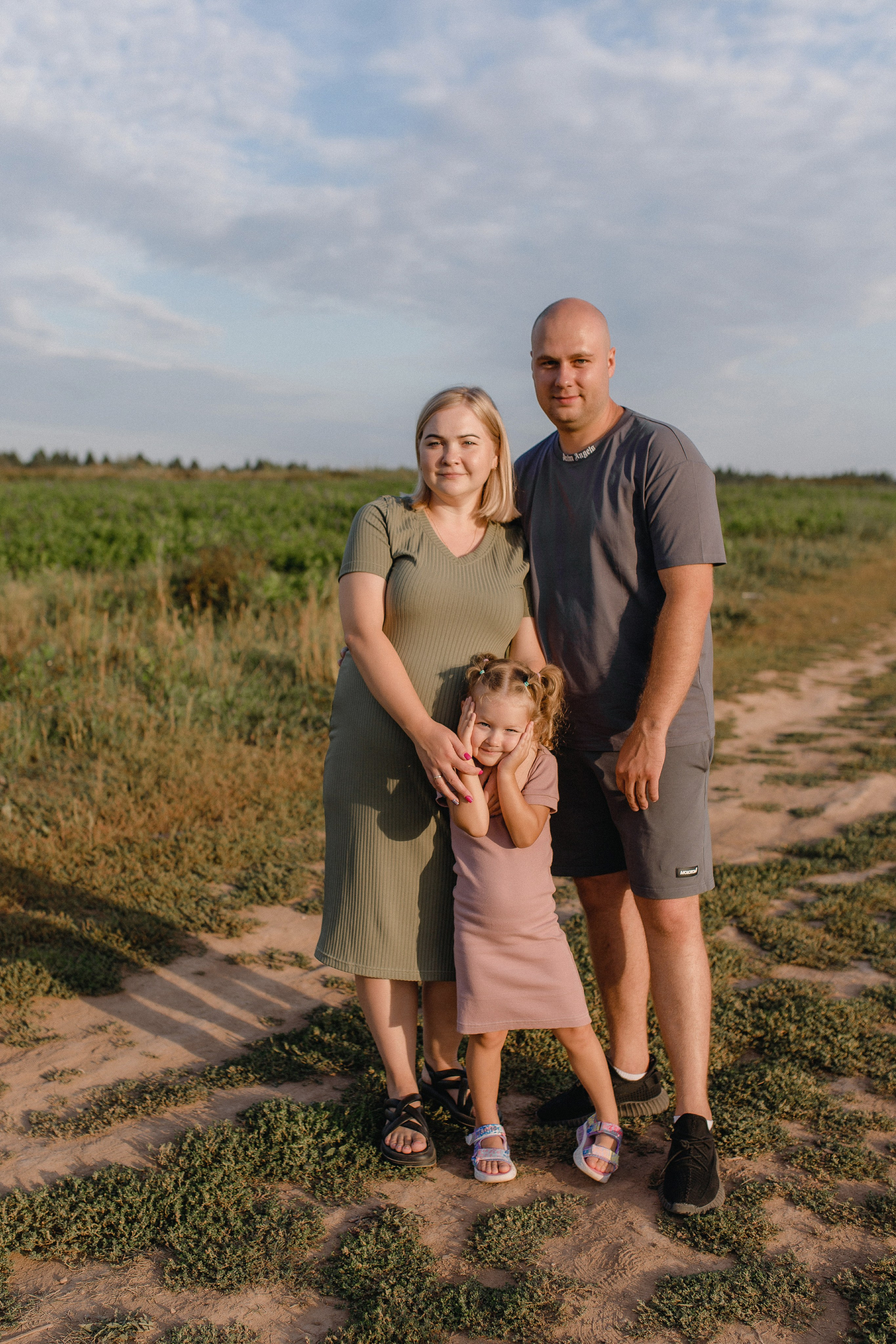 Аня, Вадим и Ева. Главная