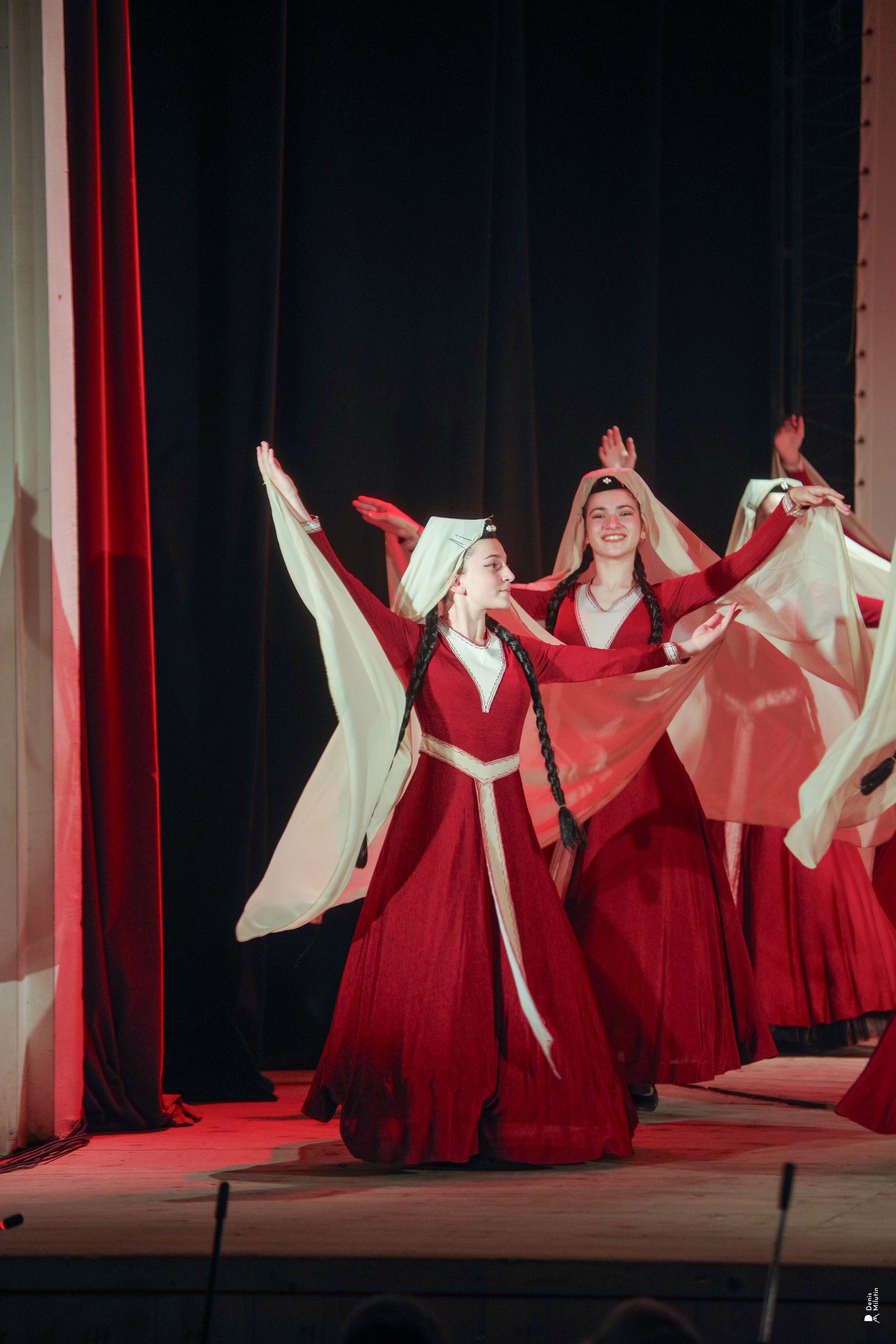 Танцы в прекрасном Они. Портретный фотограф Денис Милютин