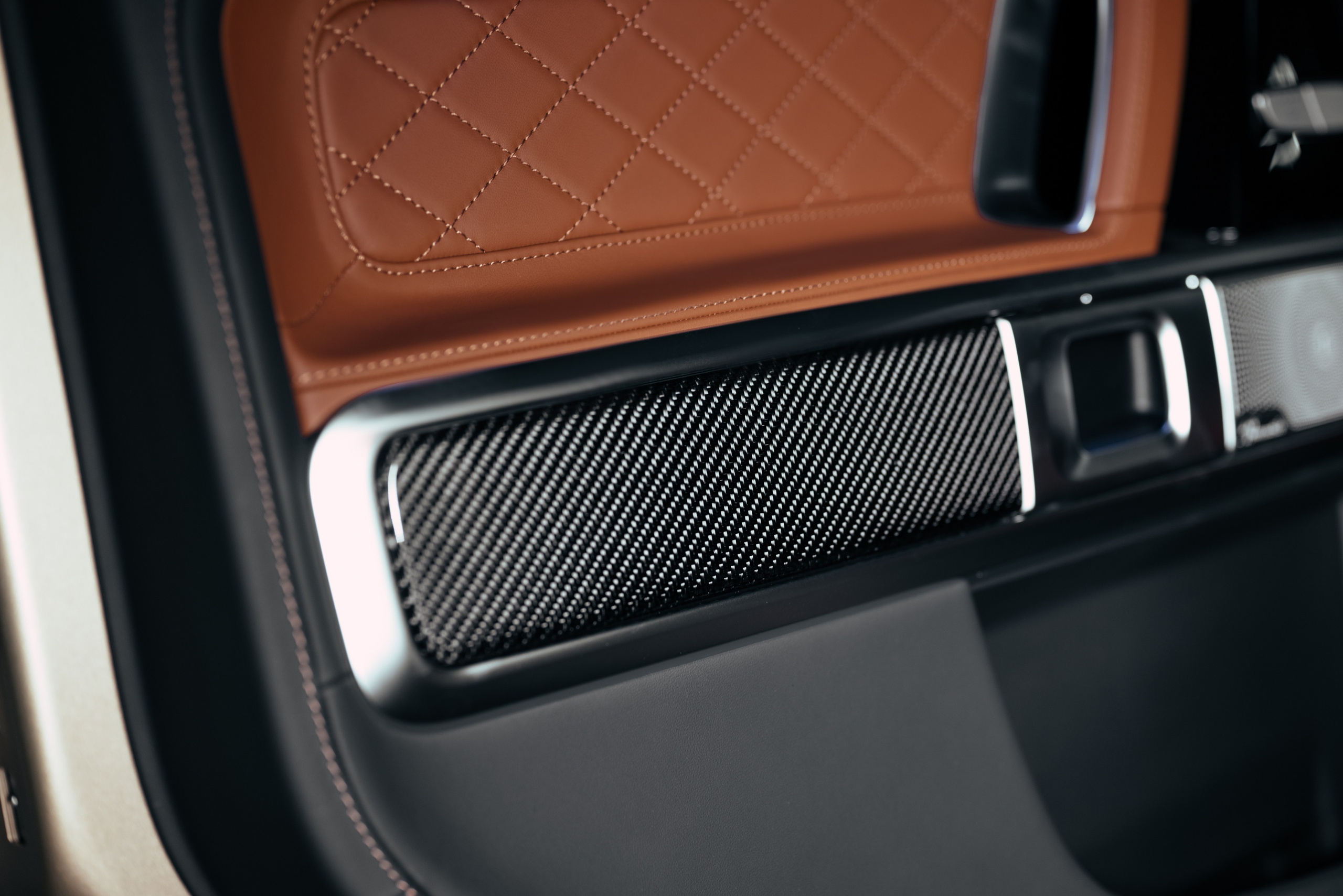 Mercedes G63 Gold. DeLorein