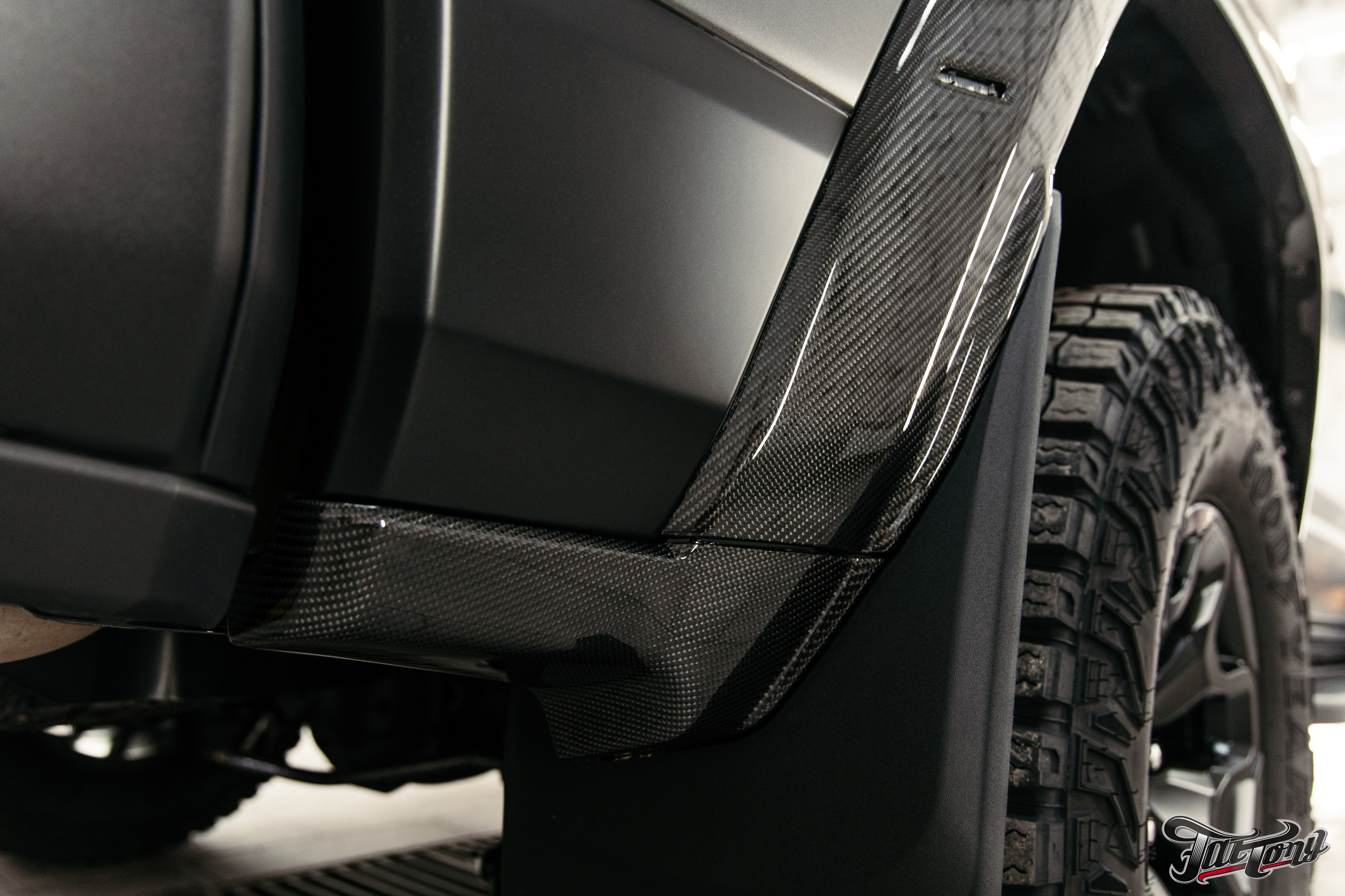 Ram TRX ламинация карбоном внешних элементов кузова, салона и установка распорки. DeLorein