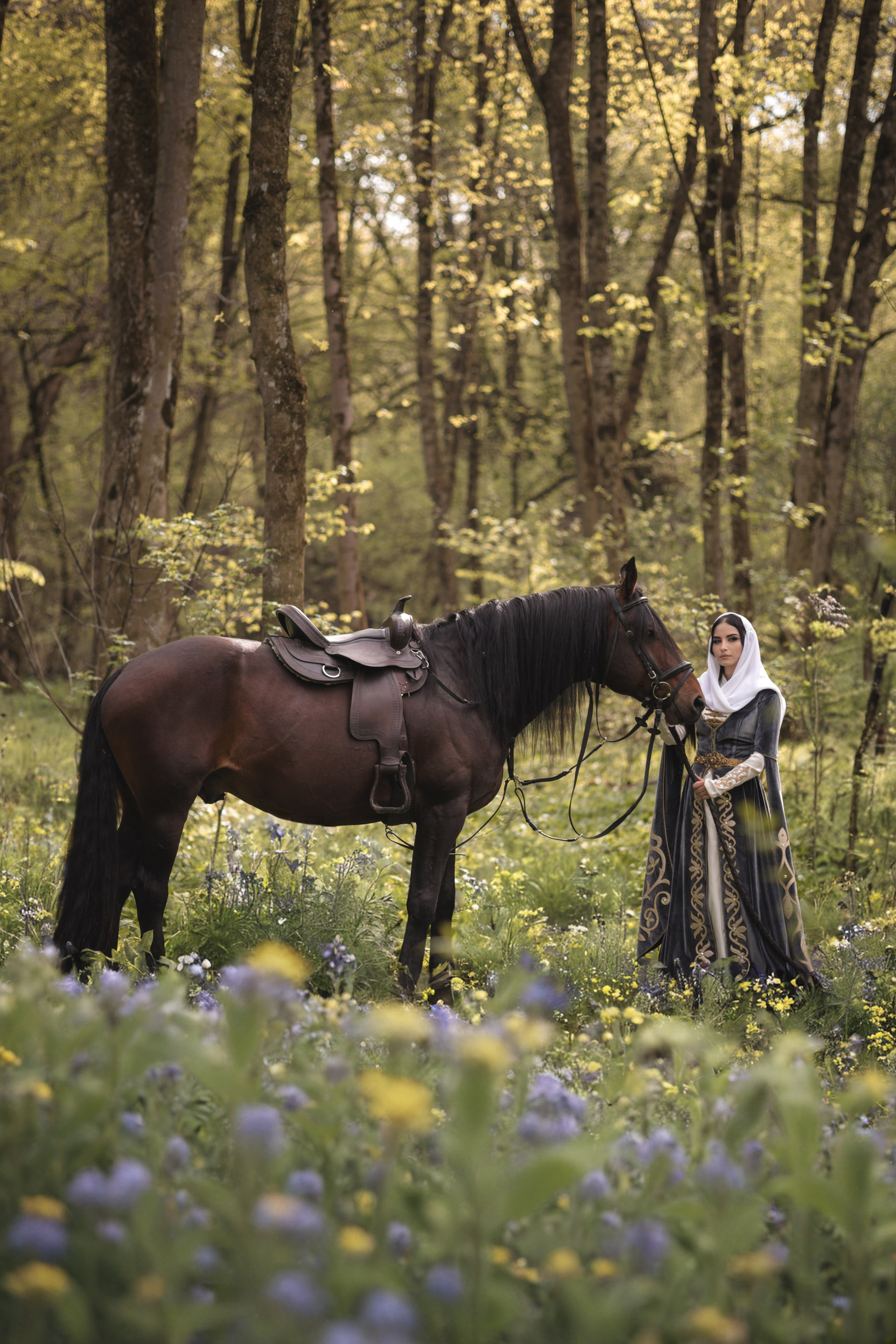 Фотосессия в национальном Кавказском костюме и с лошадью. Свадебный фотограф Рустам Нахушев. Город Нальчик