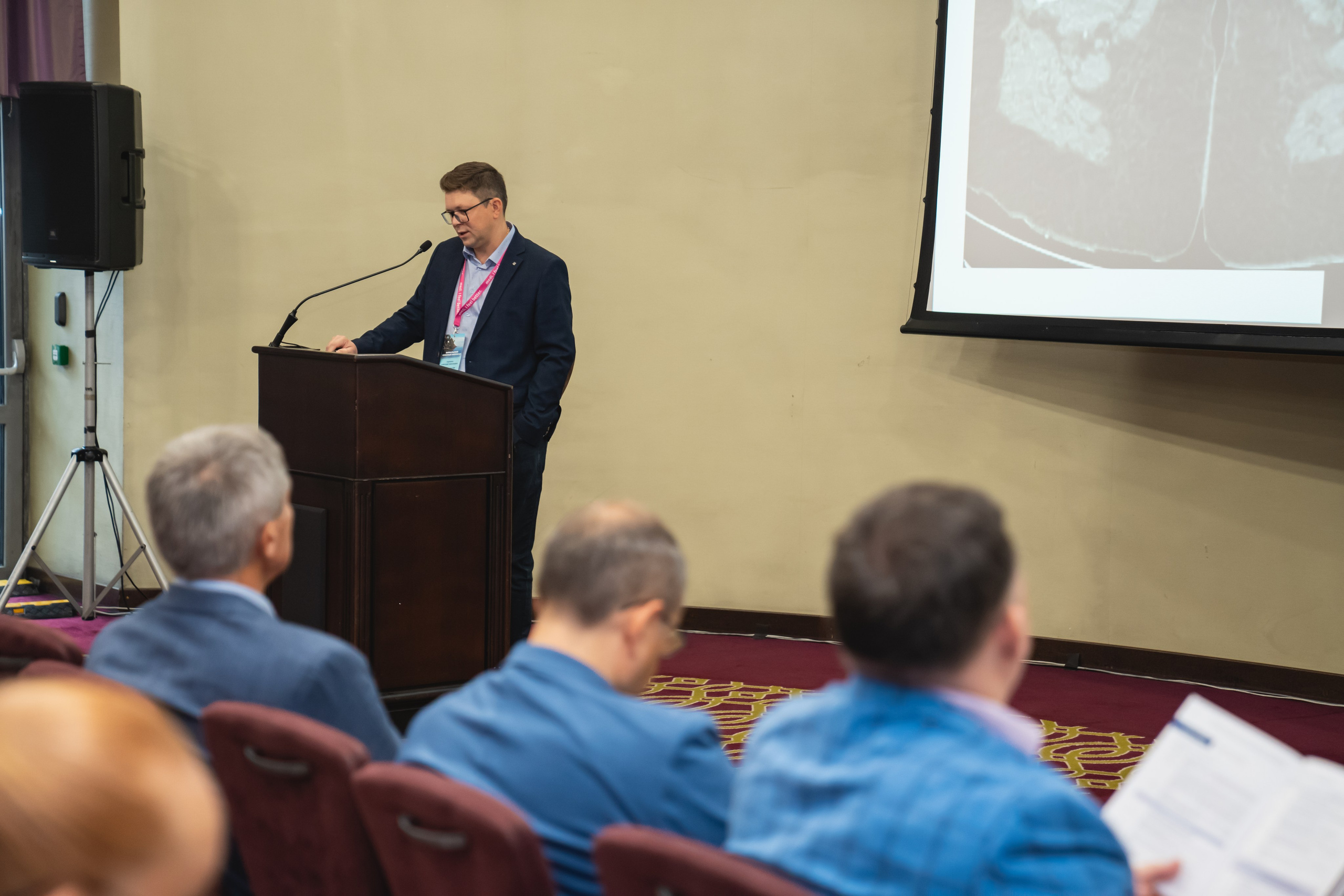 Фотосессия форумов, конференций. Занимаюсь профессиональной фотографией и живу рядом с Байкалом. Работаю в разных жанрах