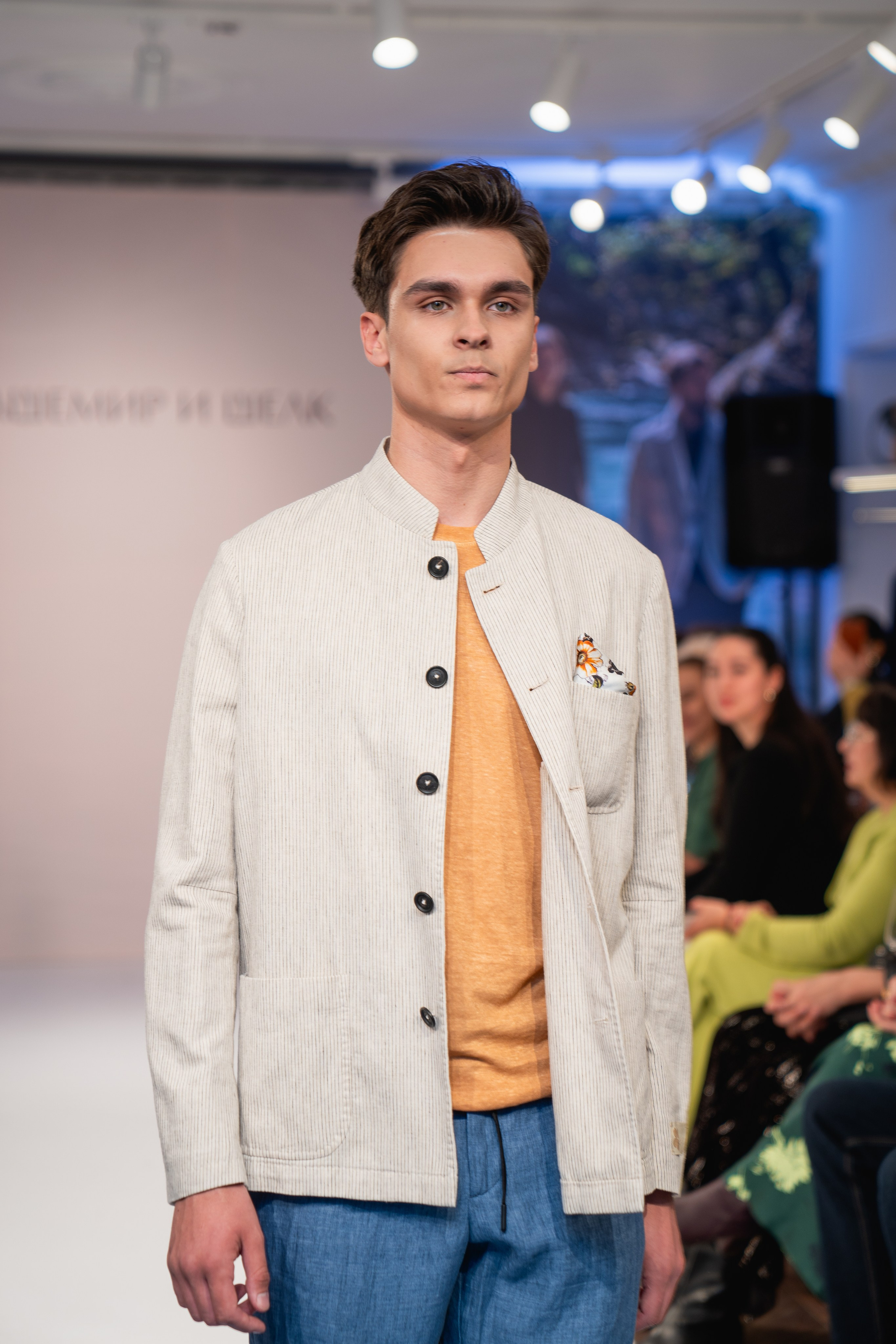 Модельный показ. Занимаюсь профессиональной фотографией и живу рядом с Байкалом. Работаю в разных жанрах