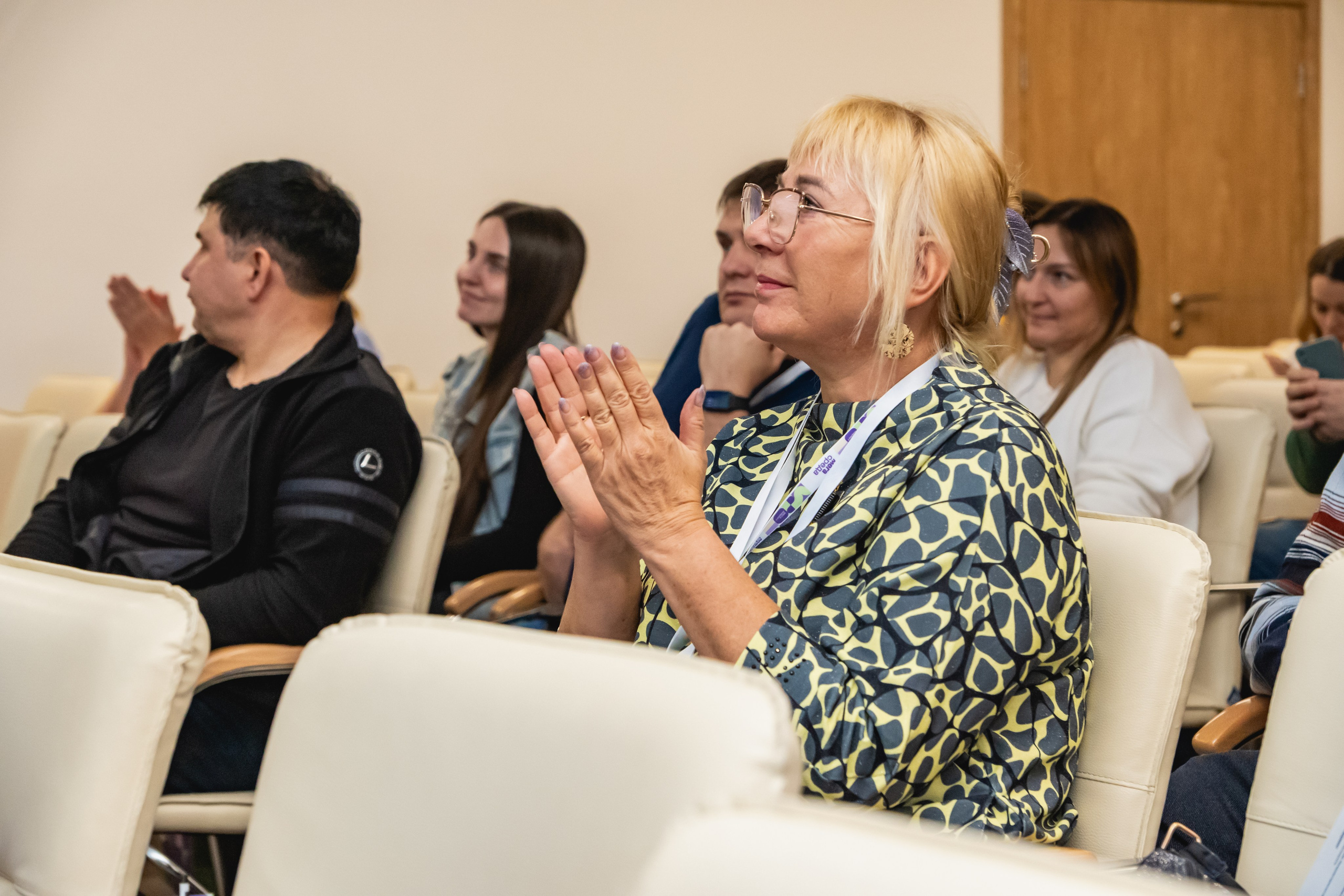 Мегасреда. Занимаюсь профессиональной фотографией и живу рядом с Байкалом. Работаю в разных жанрах