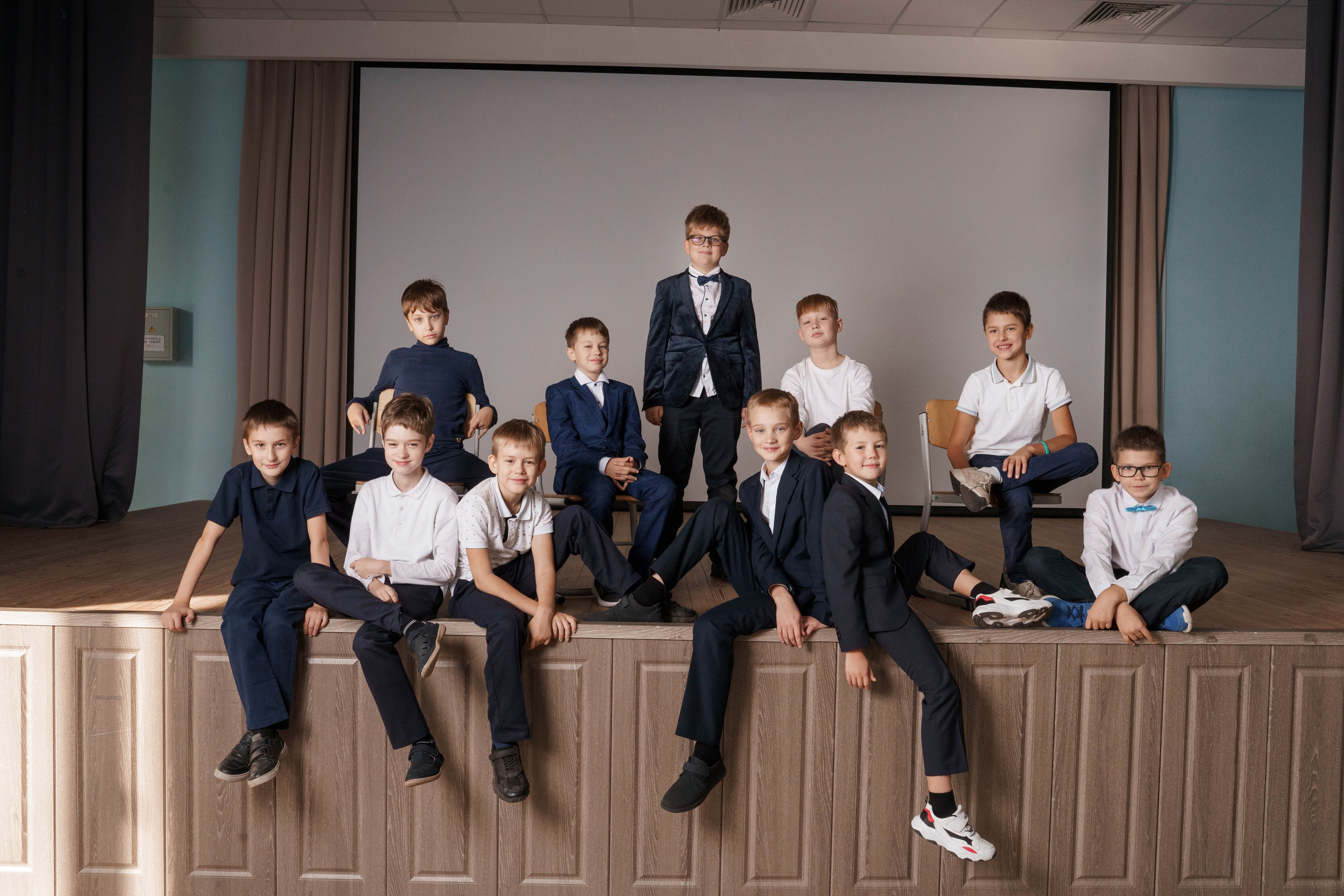 4 класс 43 школа. Ирина Коновалова школьный фотограф. Выпускные альбомы Ярославль