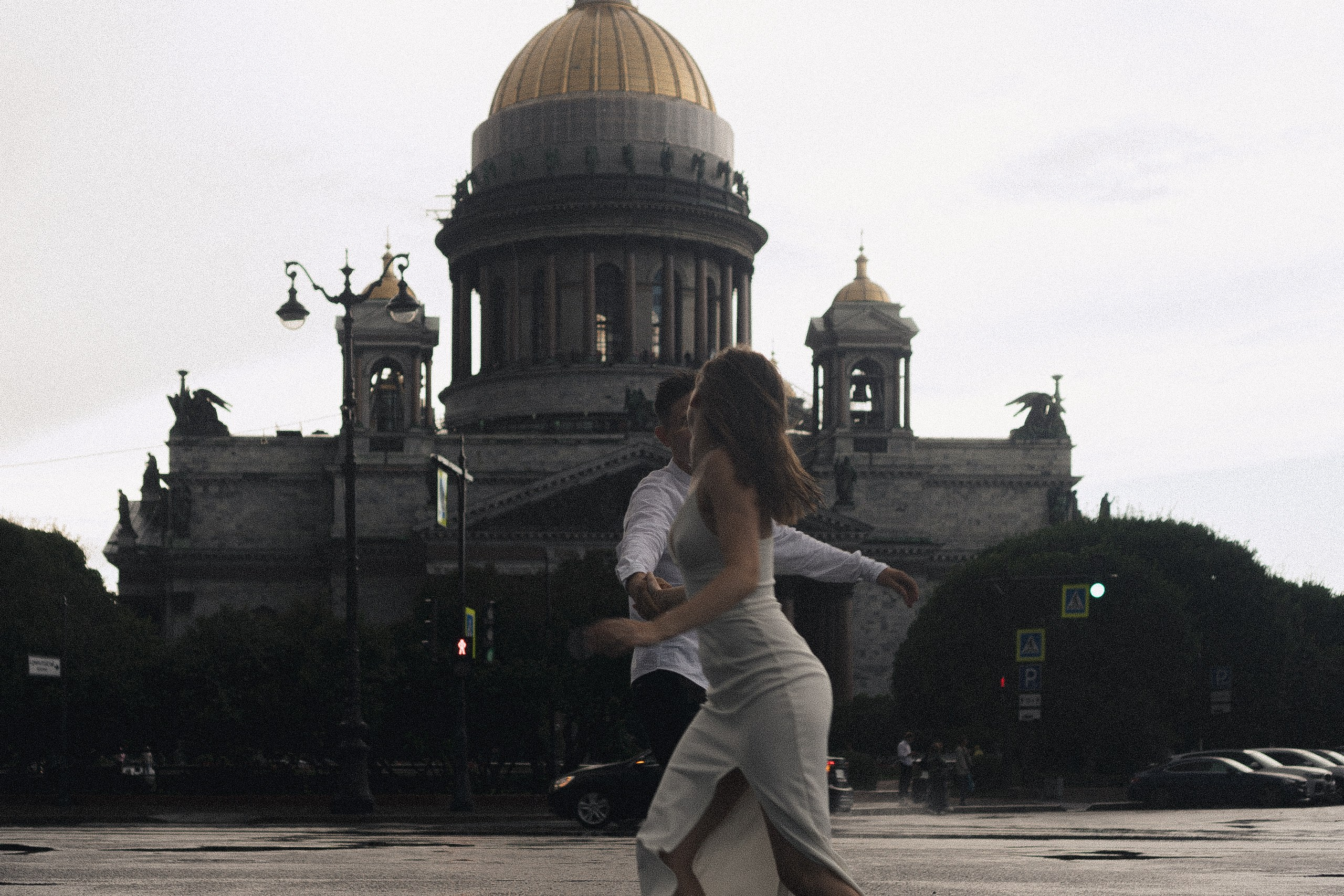 СВАДЕБНАЯ ФОТОСЕСИСИЯ В МЕТРО И ВОЗЛЕ ИСАКИЕВСКОГО СОБОРА В ДОЖДЬ. Профессиональный фотограф, Санкт-Петербург — Виктория Богомолова
