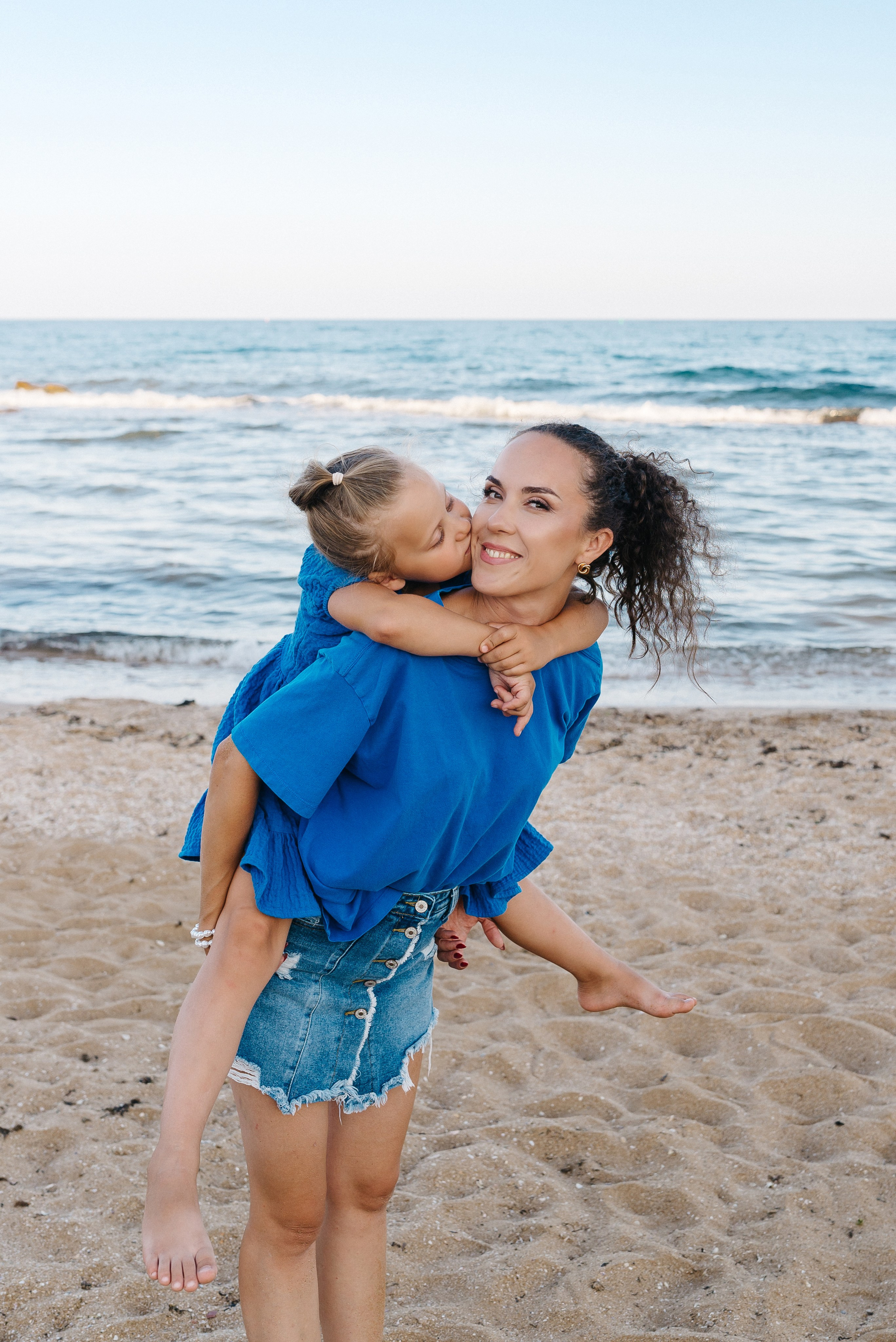 СЕМЕЙНАЯ ФОТОСЕССИЯ НА БЕРЕГУ МОРЯ В ФЕОДОСИИ