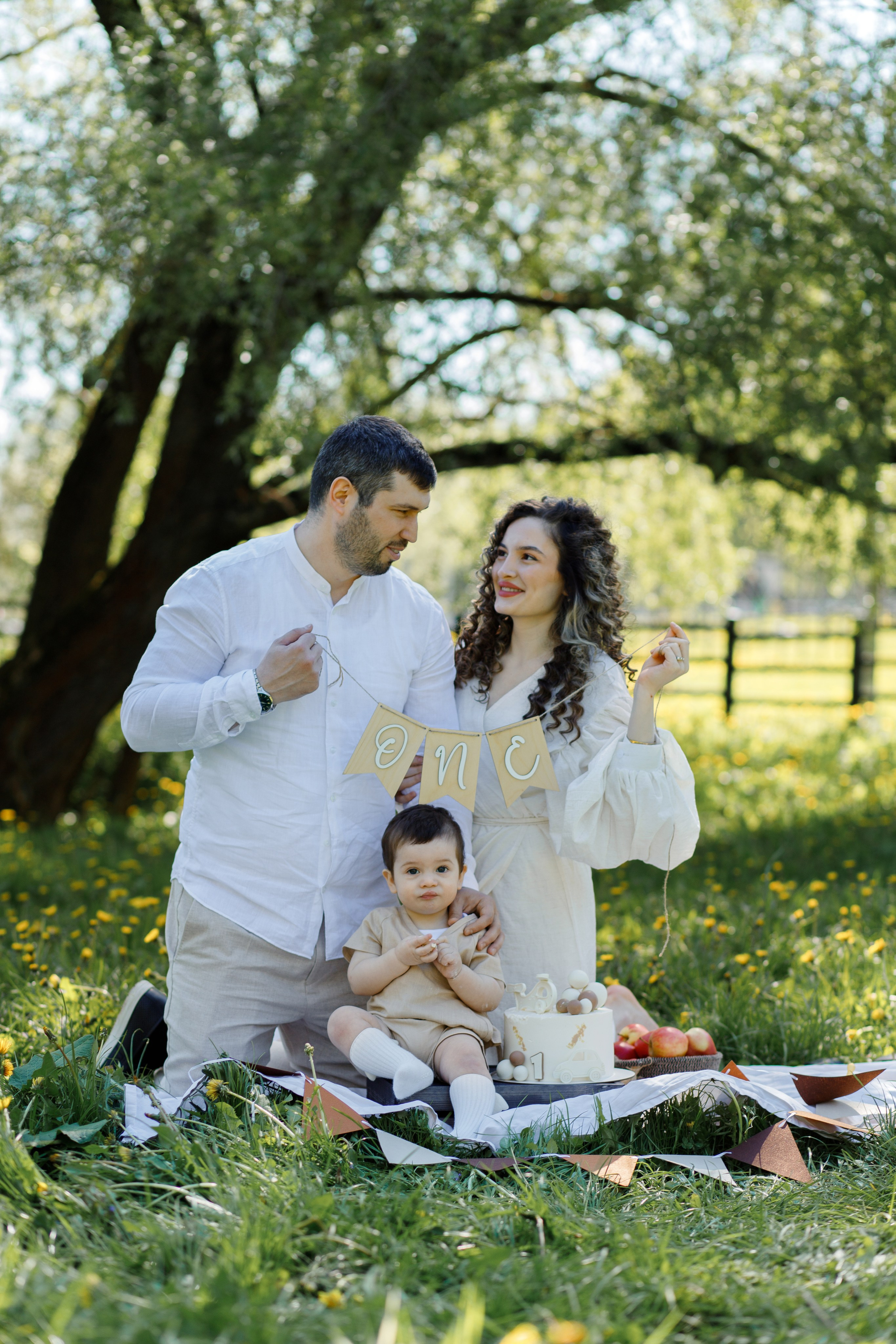 Семейная фотосессия на природе ко дню рождения. Фотограф Александра Сыщенко
