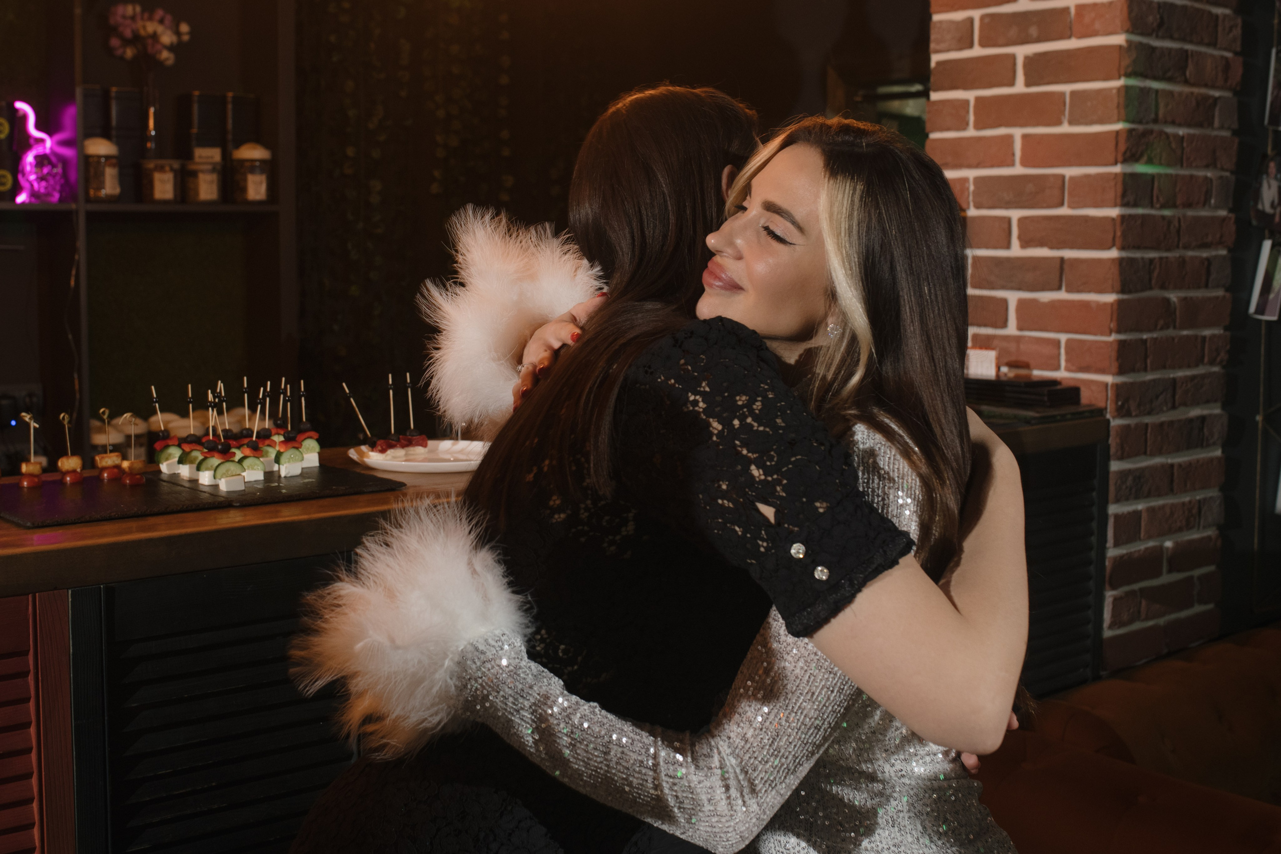 День рождения Томы — Let`s Talk Bar. Свадебный фотограф Екатеринбург/Челябинск — Любовь Волохова