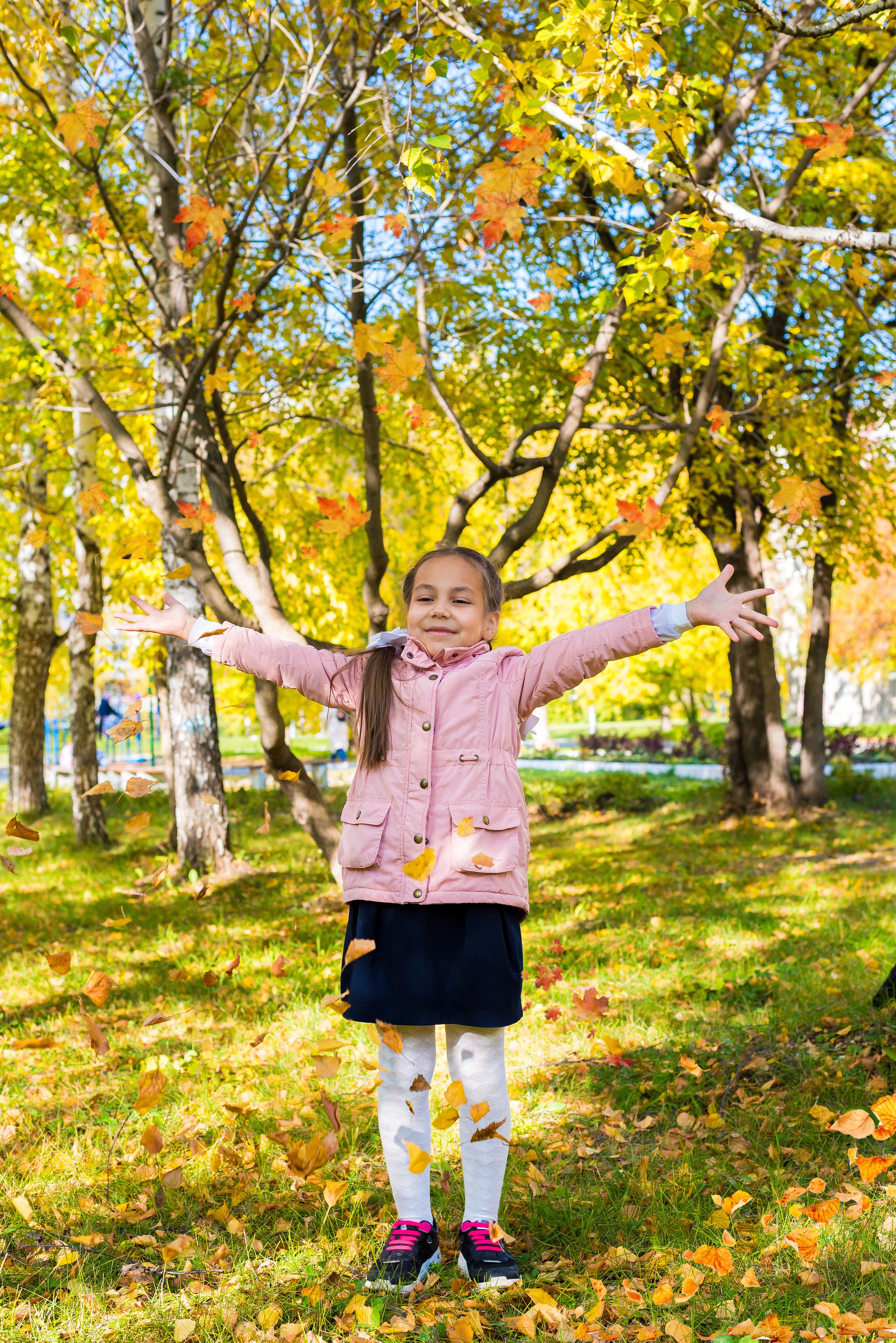 В школьном дворе, парке. Детский фотограф в Екатеринбурге и Берёзовском Евгений Кондаков