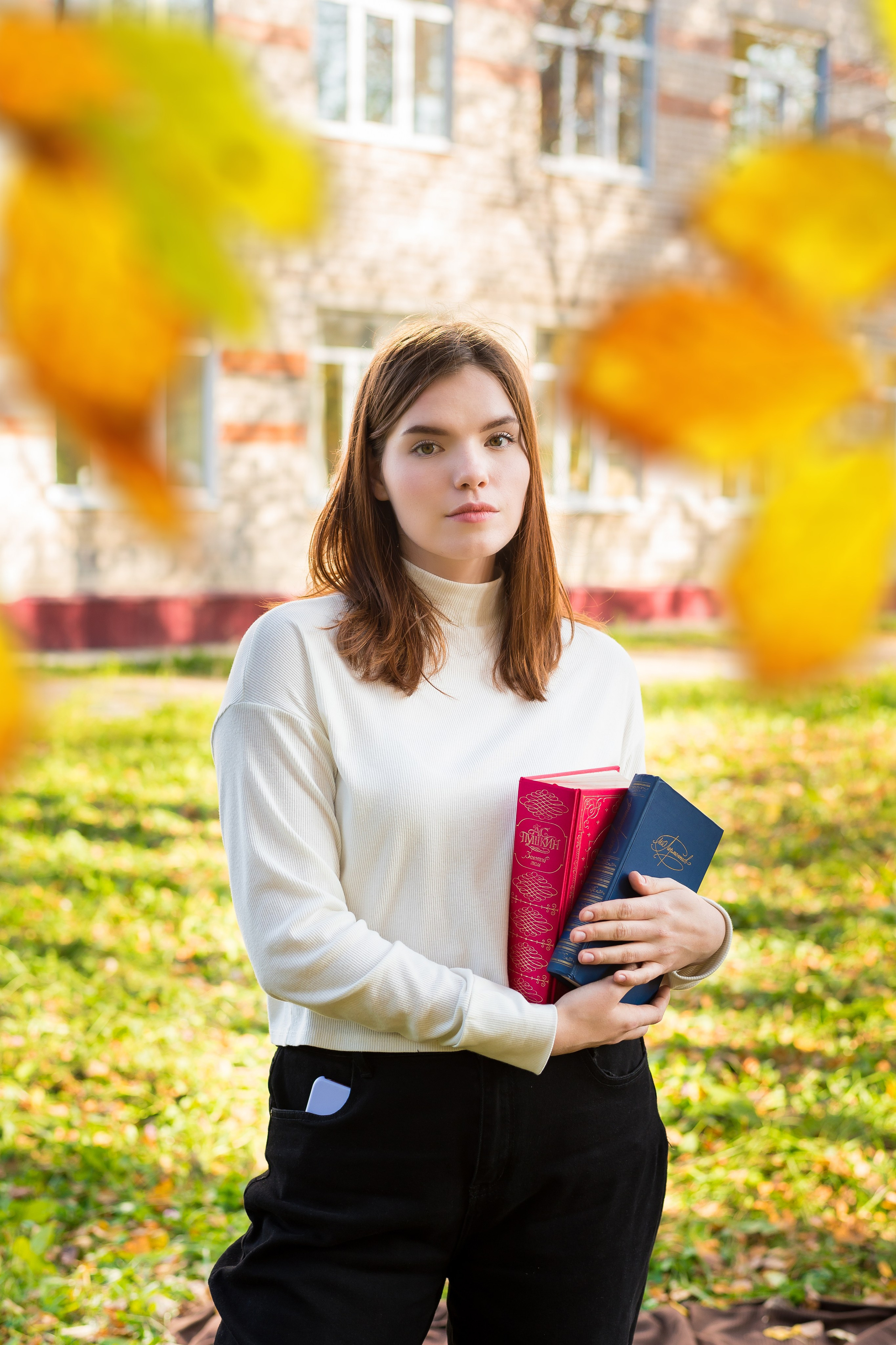 В школьном дворе, парке. Детский фотограф в Екатеринбурге и Берёзовском Евгений Кондаков