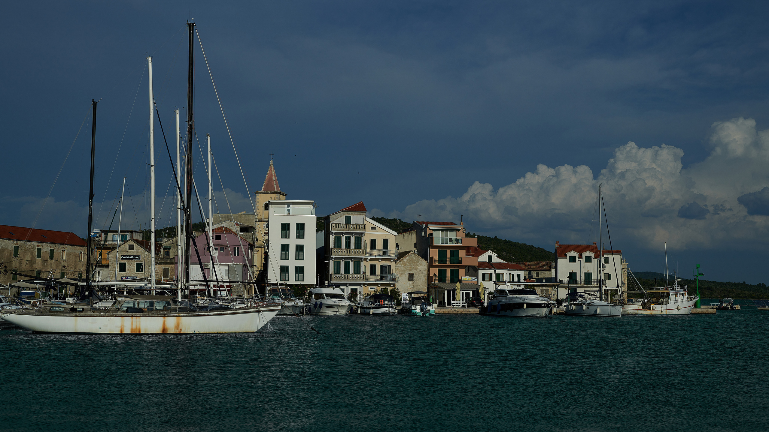  interior photography high resolution print Буткин Butkin Philip Butkinas PIROVAC Sailing is a popular water sport that involves using wind power to propel a boat through the water Парусный спорт это популярный вид водного спорта, который предполагает использование силы ветра для передвижения лодки по воде, яхты, яхта ,интерьерная фотография авторская, interior photography, sailing photography, yachting, Philip Butkin, Filipas  Butkinas, BAVARIA YACHTS