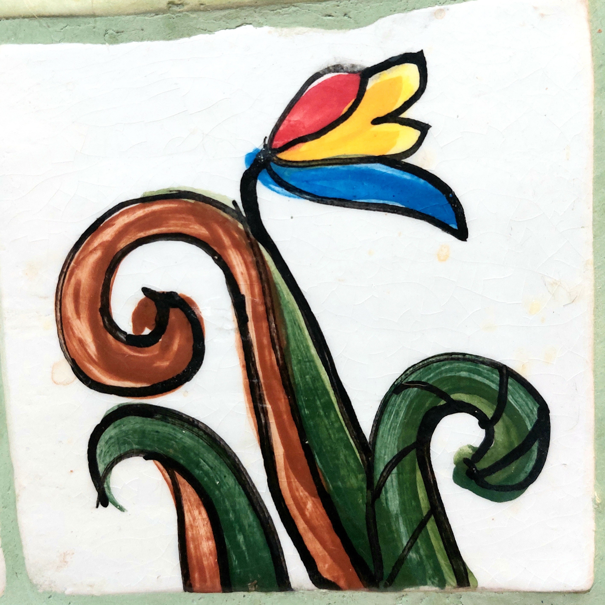 Много плиток-цветочков. Керамика с историей. Елена Рогалёва