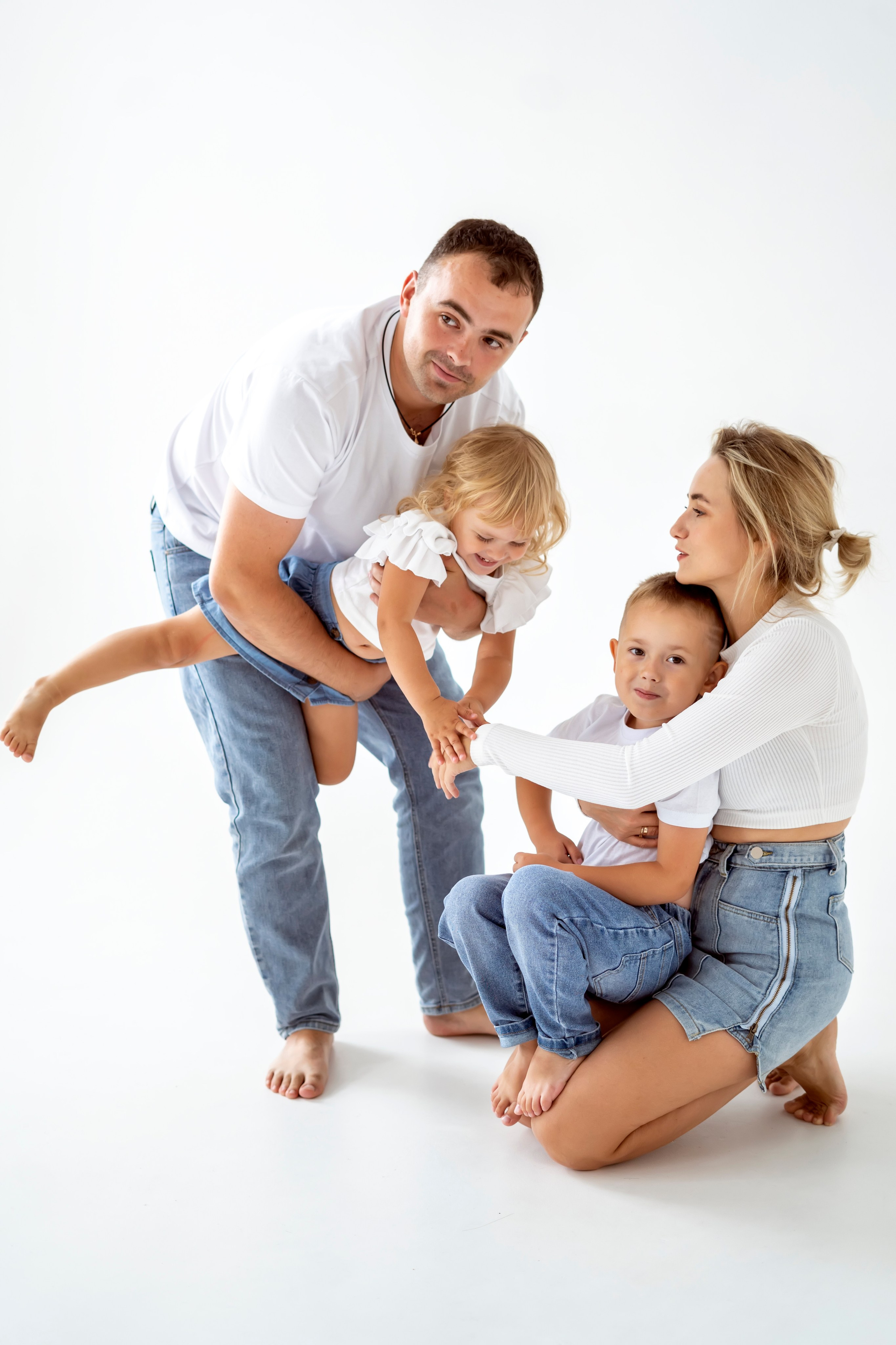 Семейная съёмка на циклораме. Семейный и детский фотограф в Хабаровске Анна Гриневич