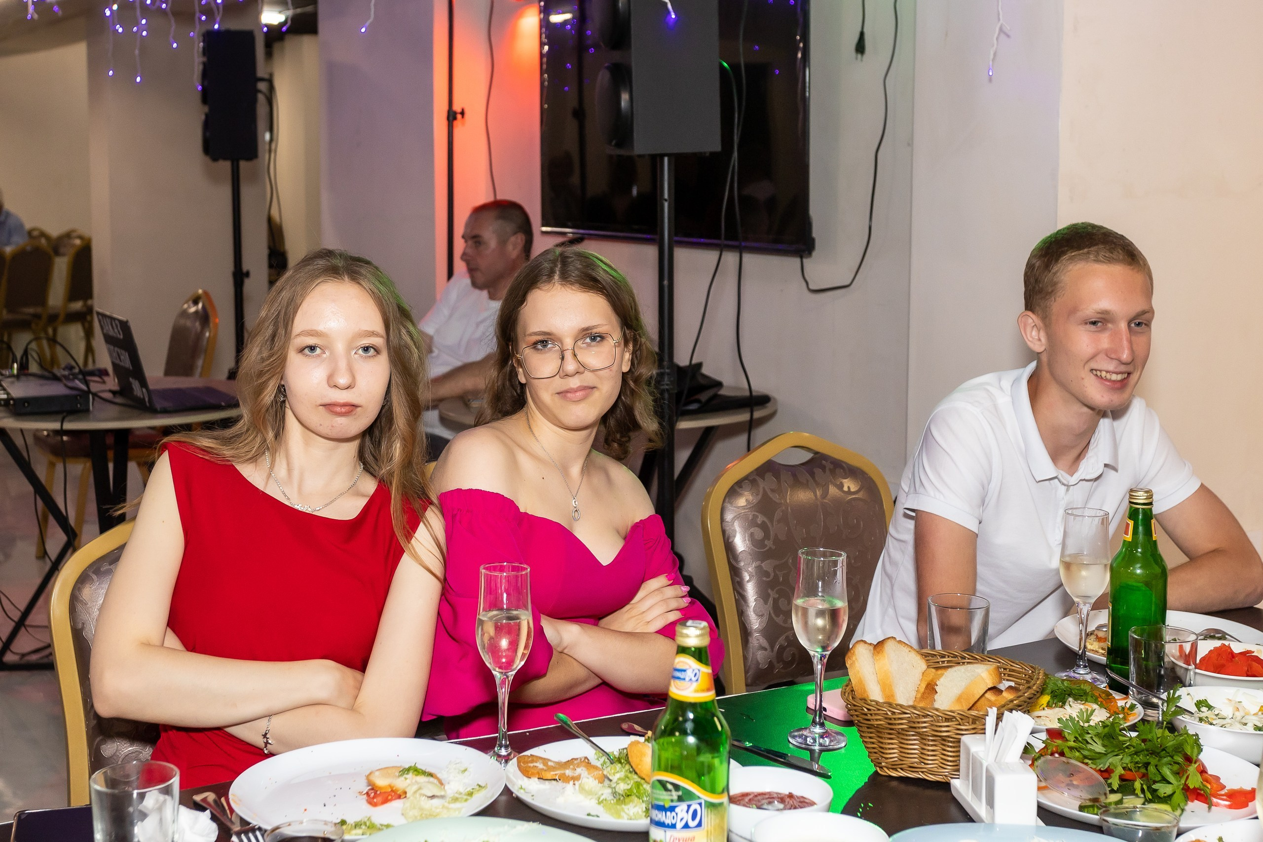 Вручение аттестата и выпускной вечер. Выпускные альбомы Майкоп, Краснодар Елена Золотарева