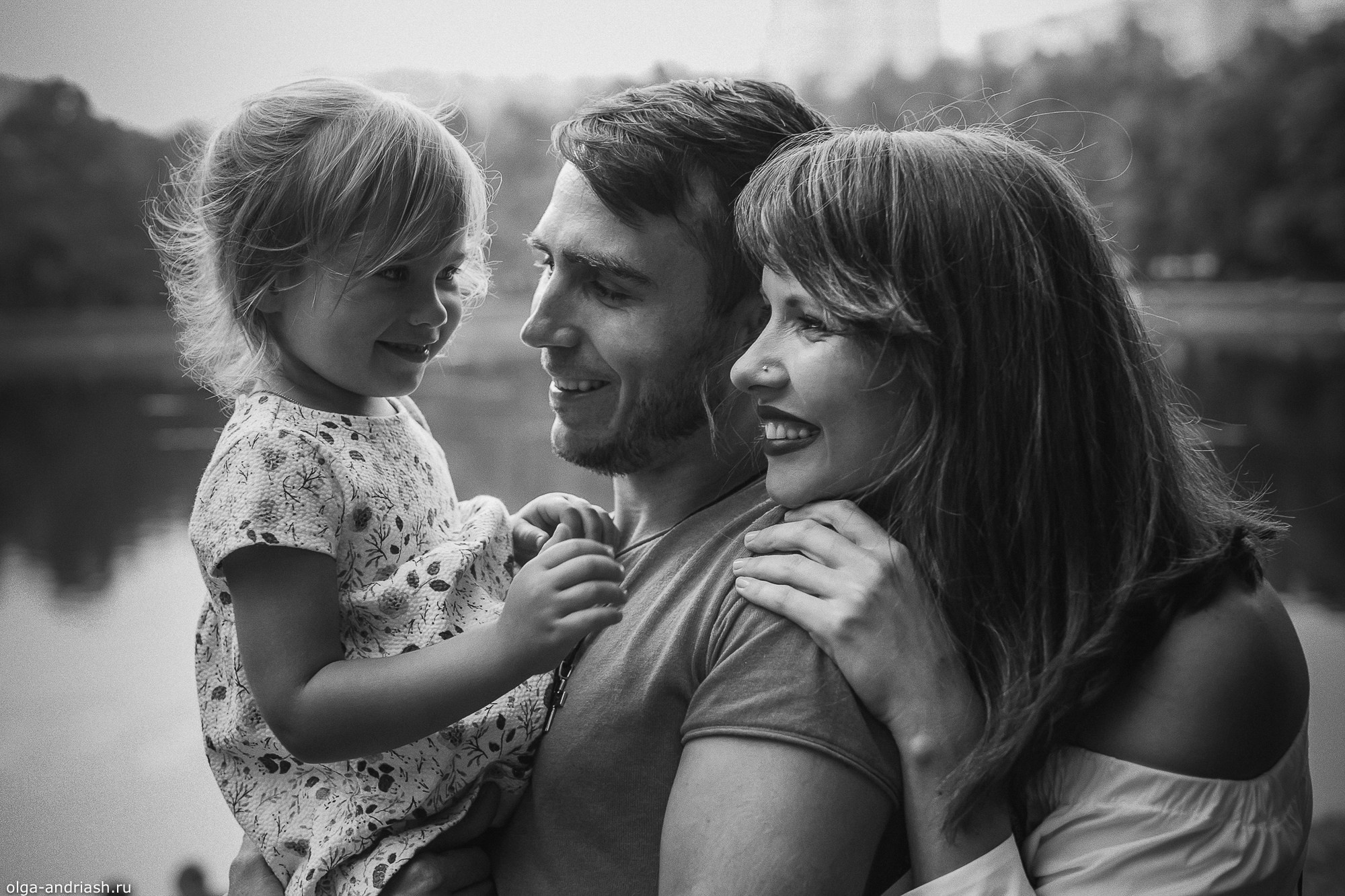 Прогулки на Патриарших прудах. Семейный, портретный и свадебный фотограф в Санкт-Петербурге и Москве