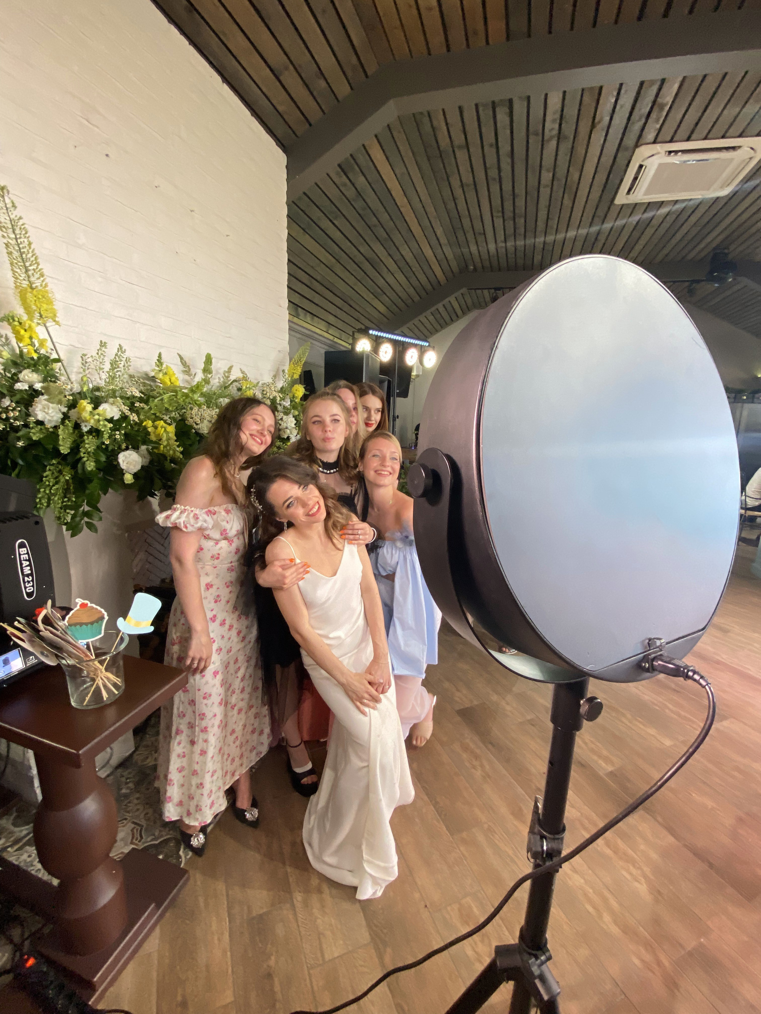 Фото-гиф-стойка BLACK (фотобудка, селфизеркало). Инсталаб Краснодар фото и видео интерактивы на ваше мероприятие