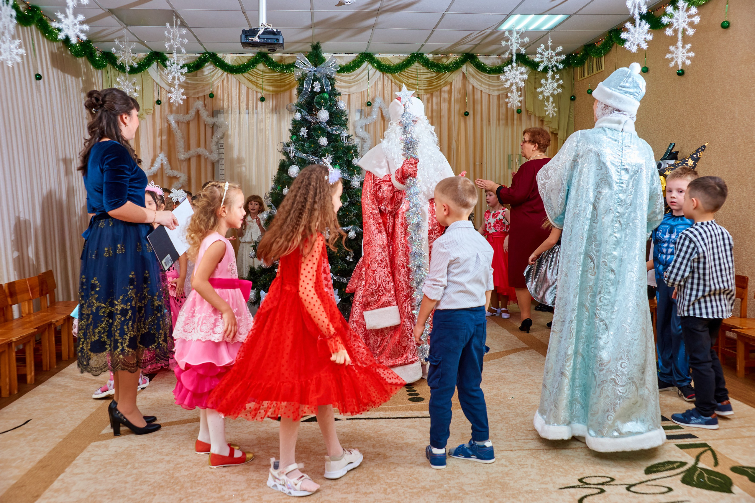 Новогодние утренники. Childrenfoto.ru