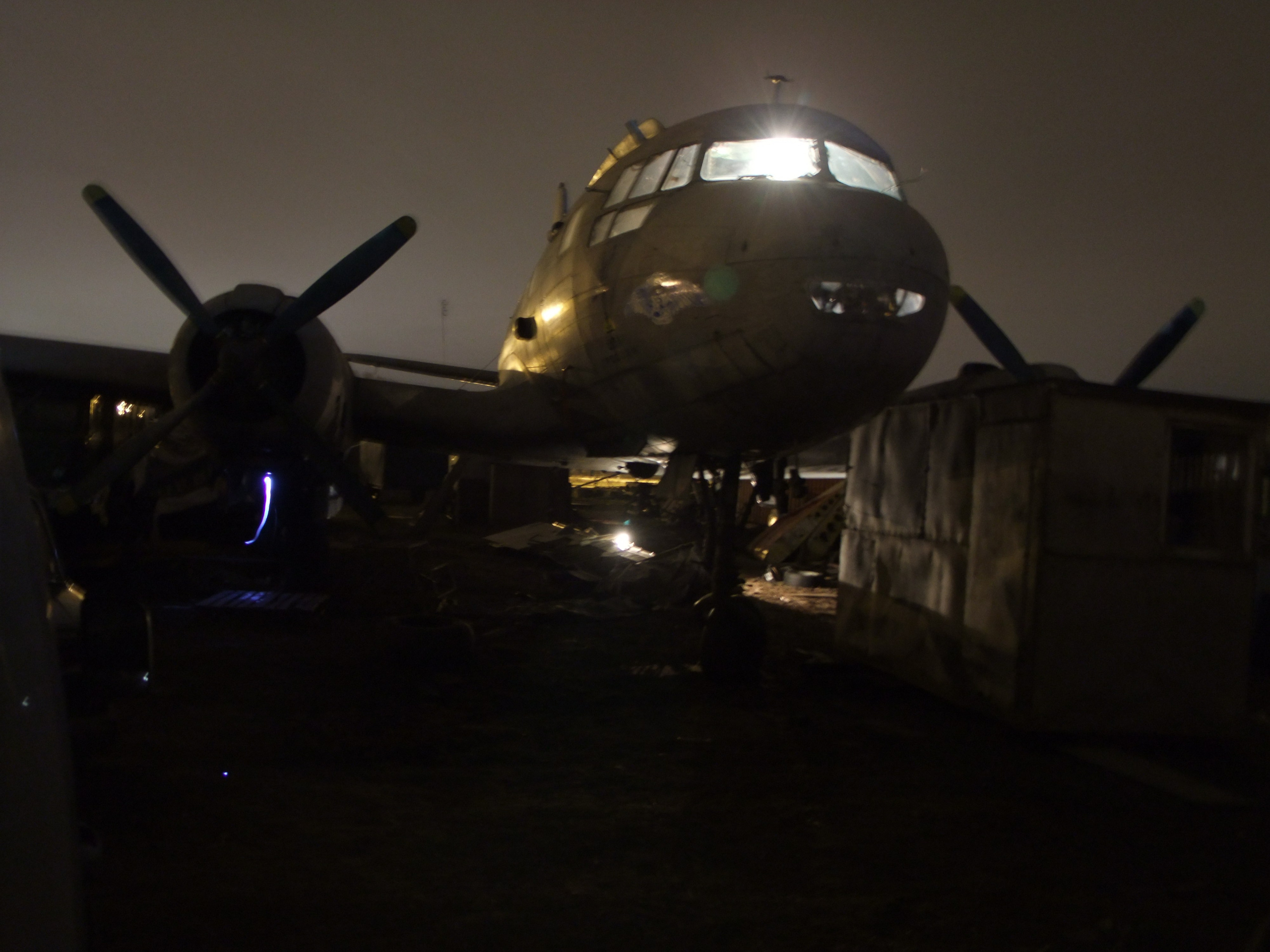 Ил-14Т «Голубая Мечта» работы в Тушино (2011 г.). Фотоальбом показывающий увлекательный мир авиации и мир медведей Андрея Иванова