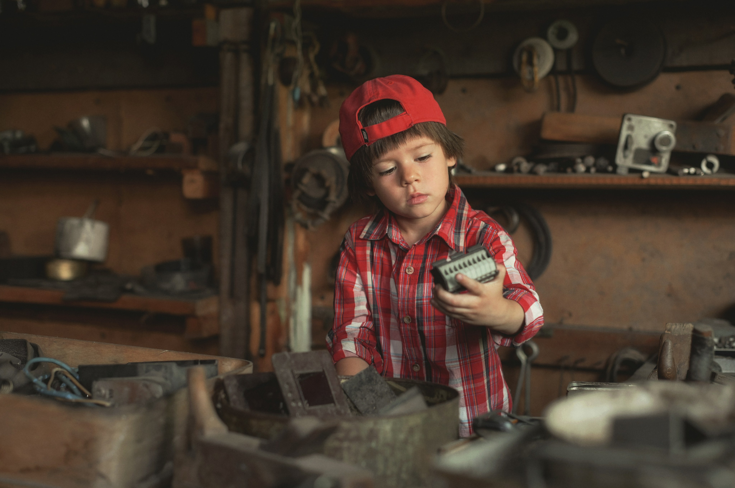В дедушкиной мастерской. Фотограф Альбина Вакунова
