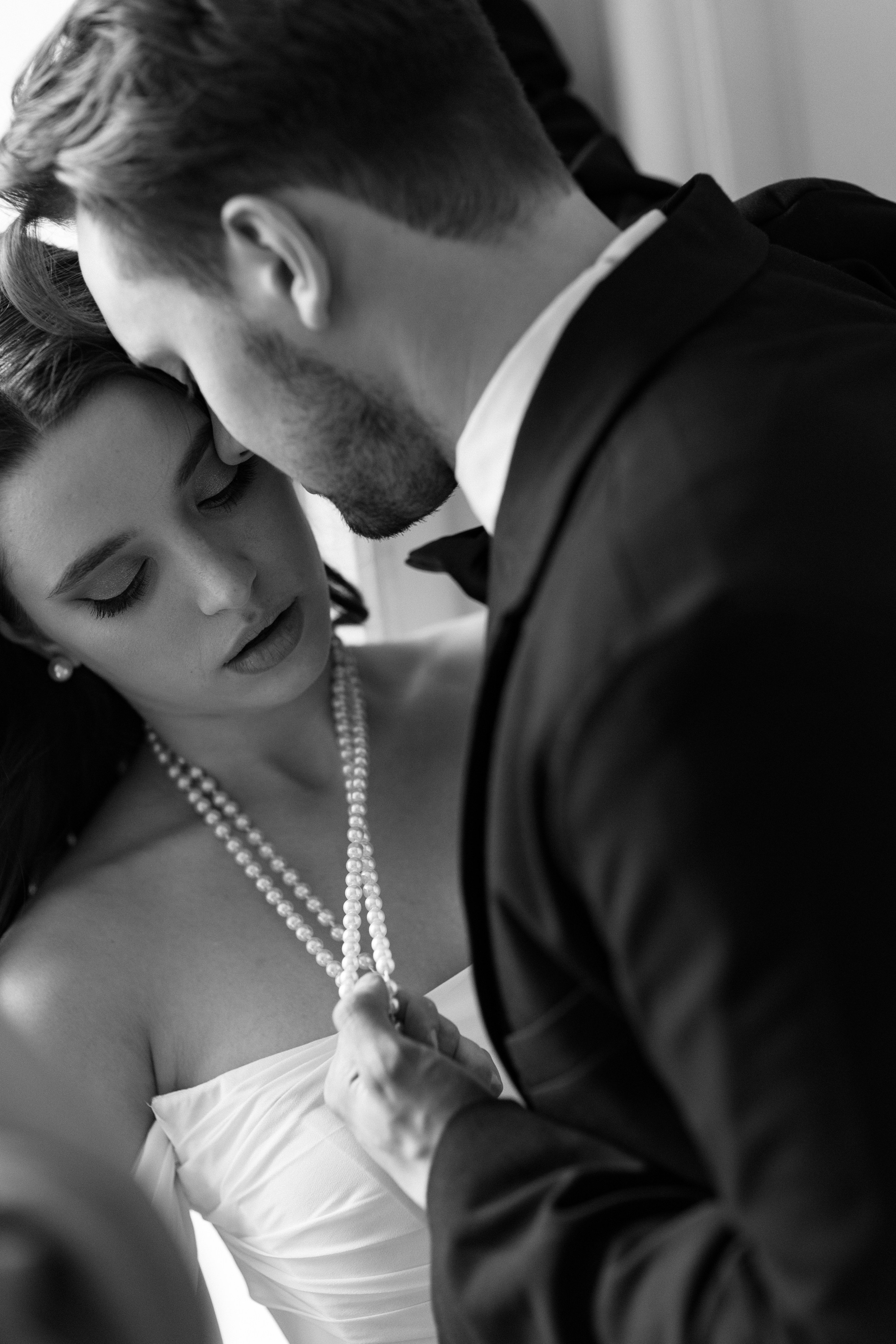 Свадебная фотосессия в квартире-студии. Свадебный фотограф в Москве Мария Крош