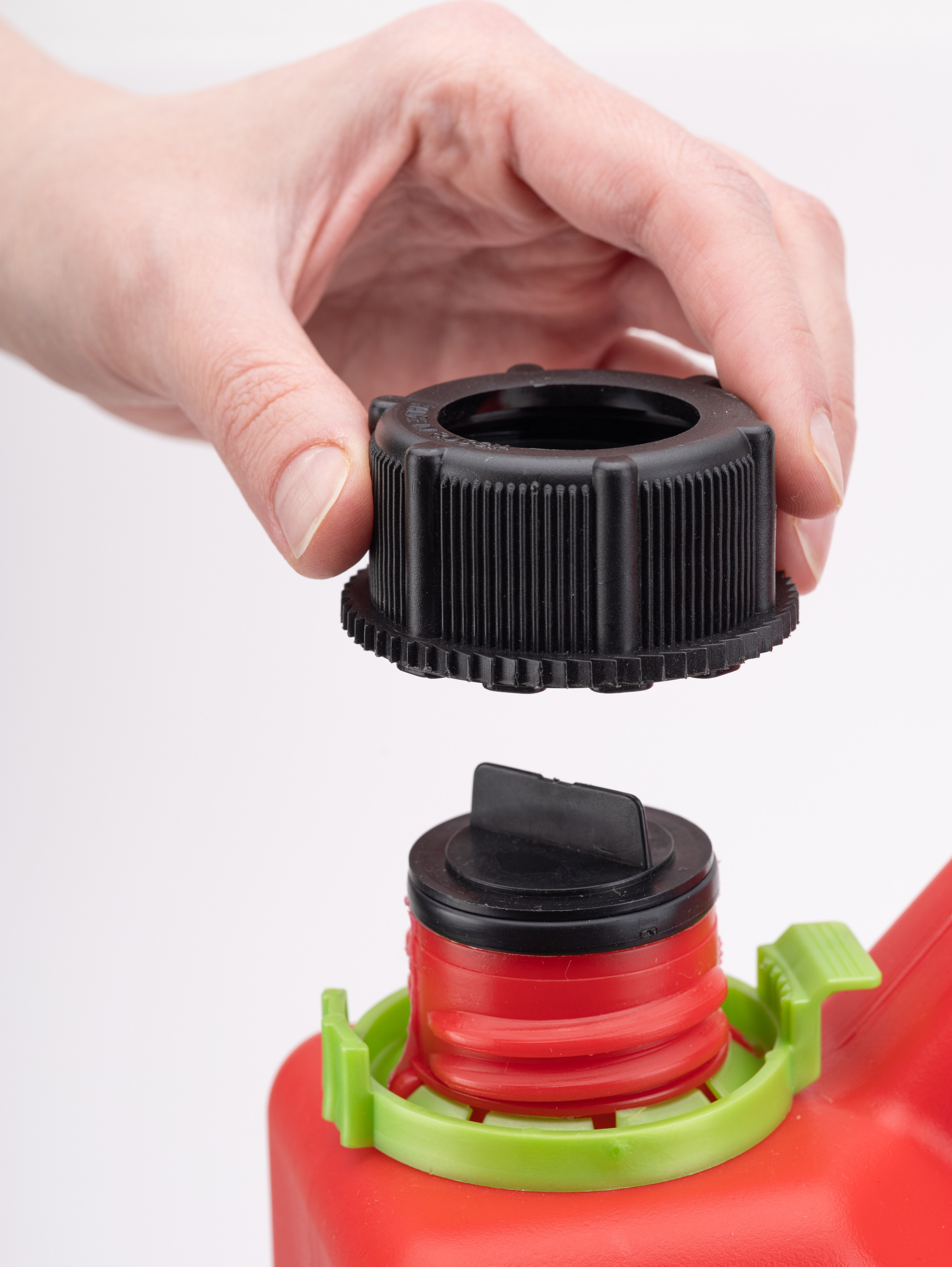 Мото канистры. Уютная студия предметной съемки для маркетплейсов в городе Москва