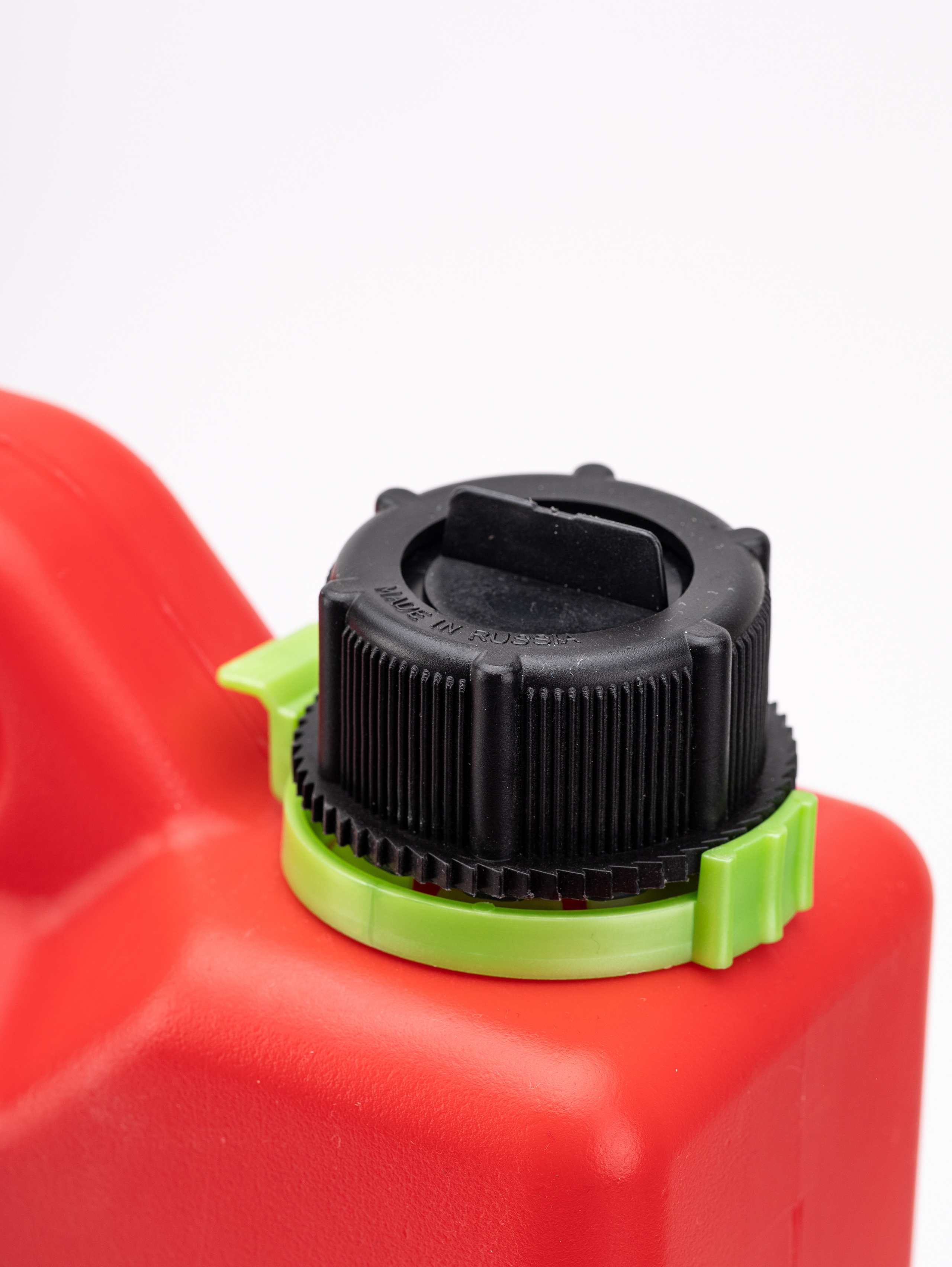 Мото канистры. Уютная студия предметной съемки для маркетплейсов в городе Москва