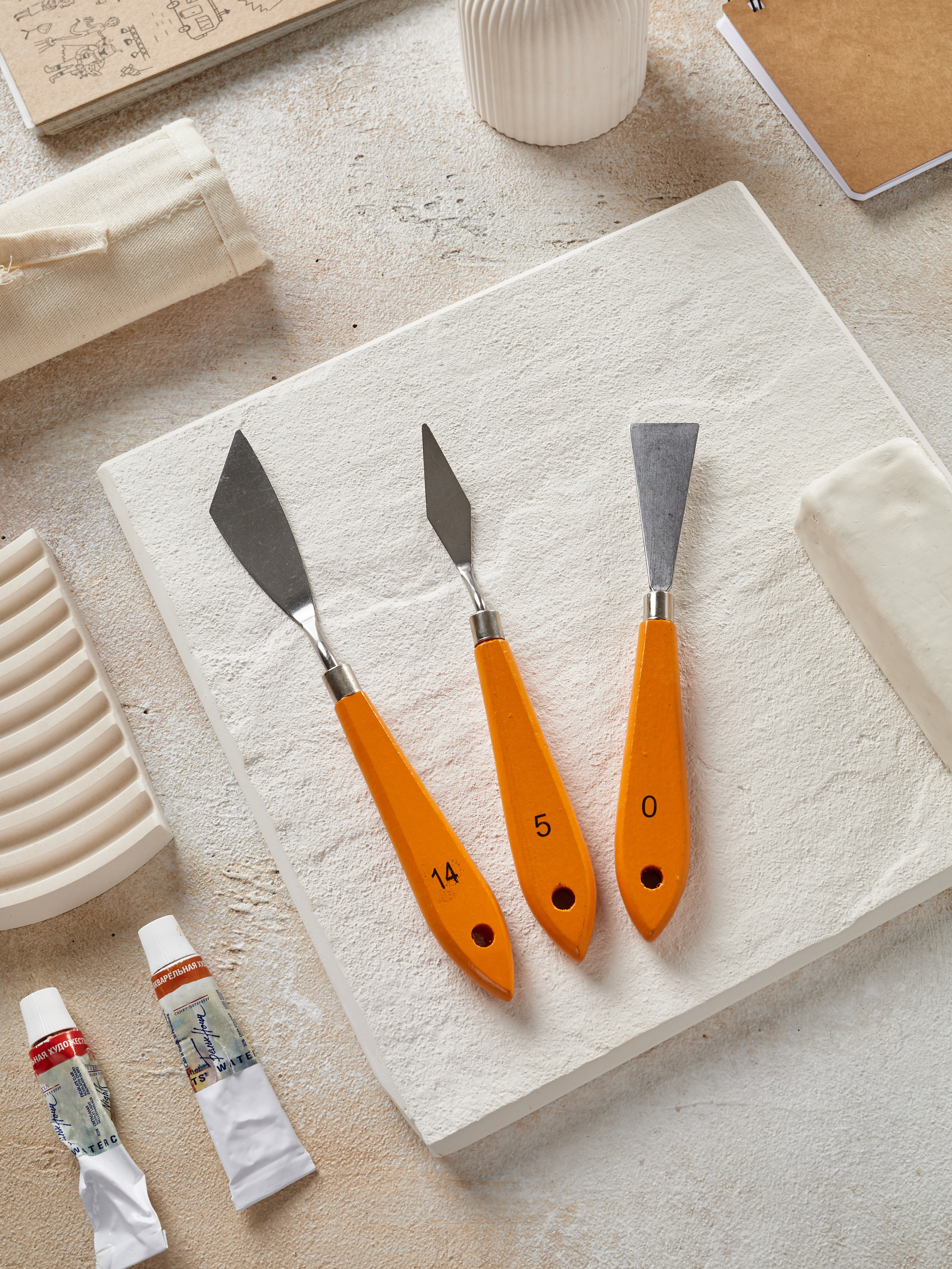 Инструменты для лепки. Уютная студия предметной съемки для маркетплейсов в городе Москва