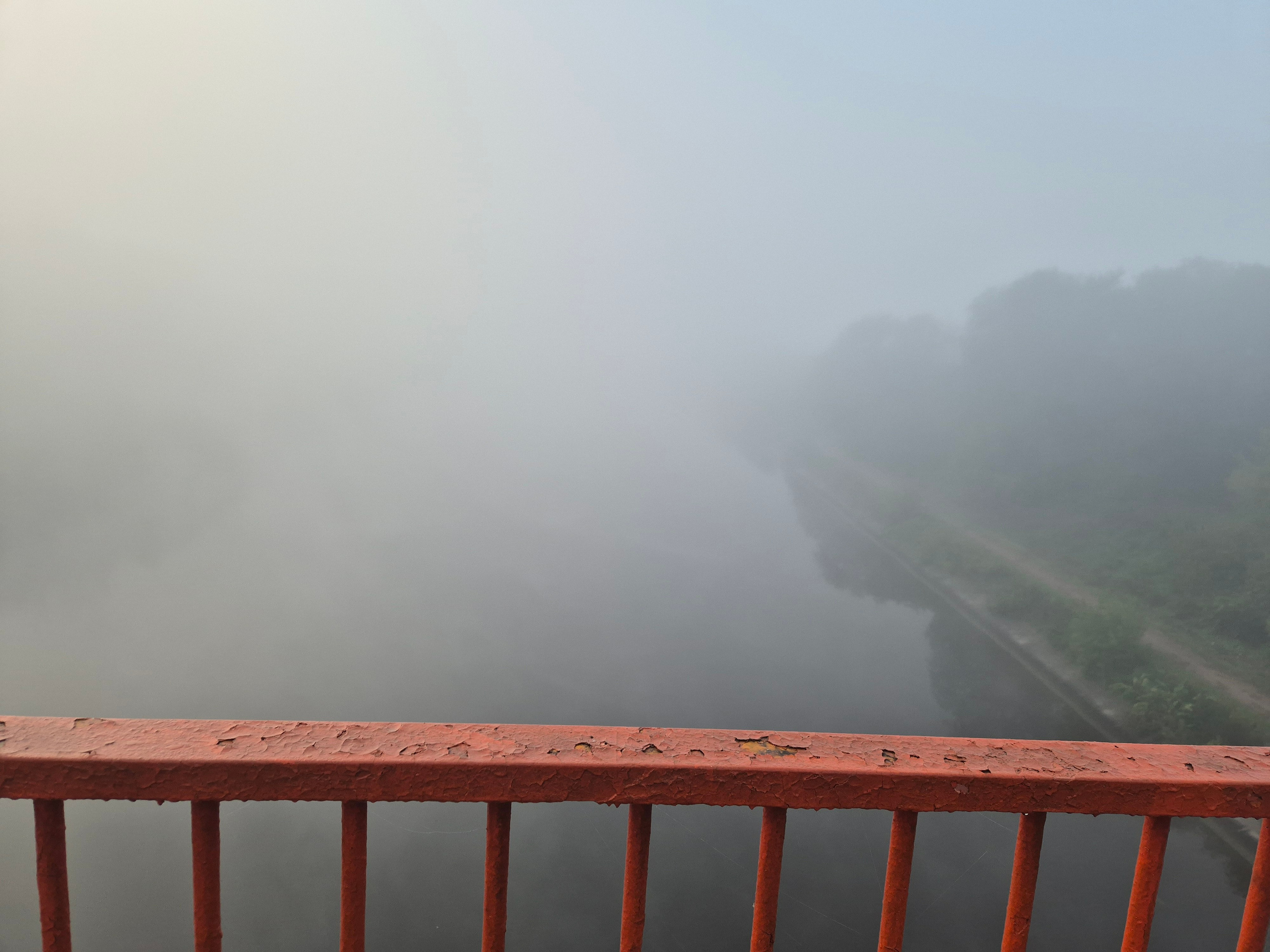 Туман над водой