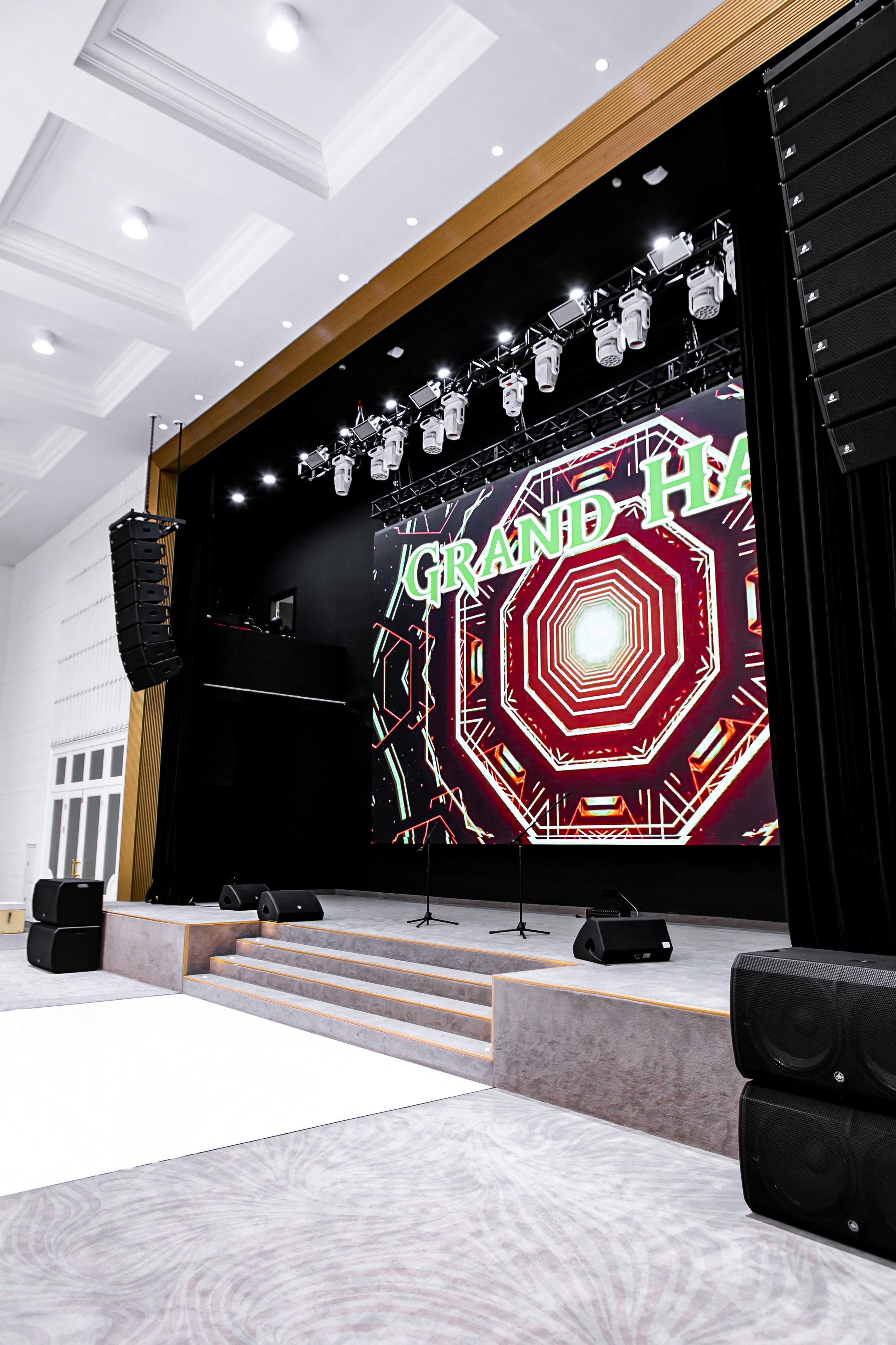 Банкетный зал Grand Holl. Контент фотограф, съемка для маркетплейсов, фуд съемка и репортажи в Новосибирске Ралия Галеева