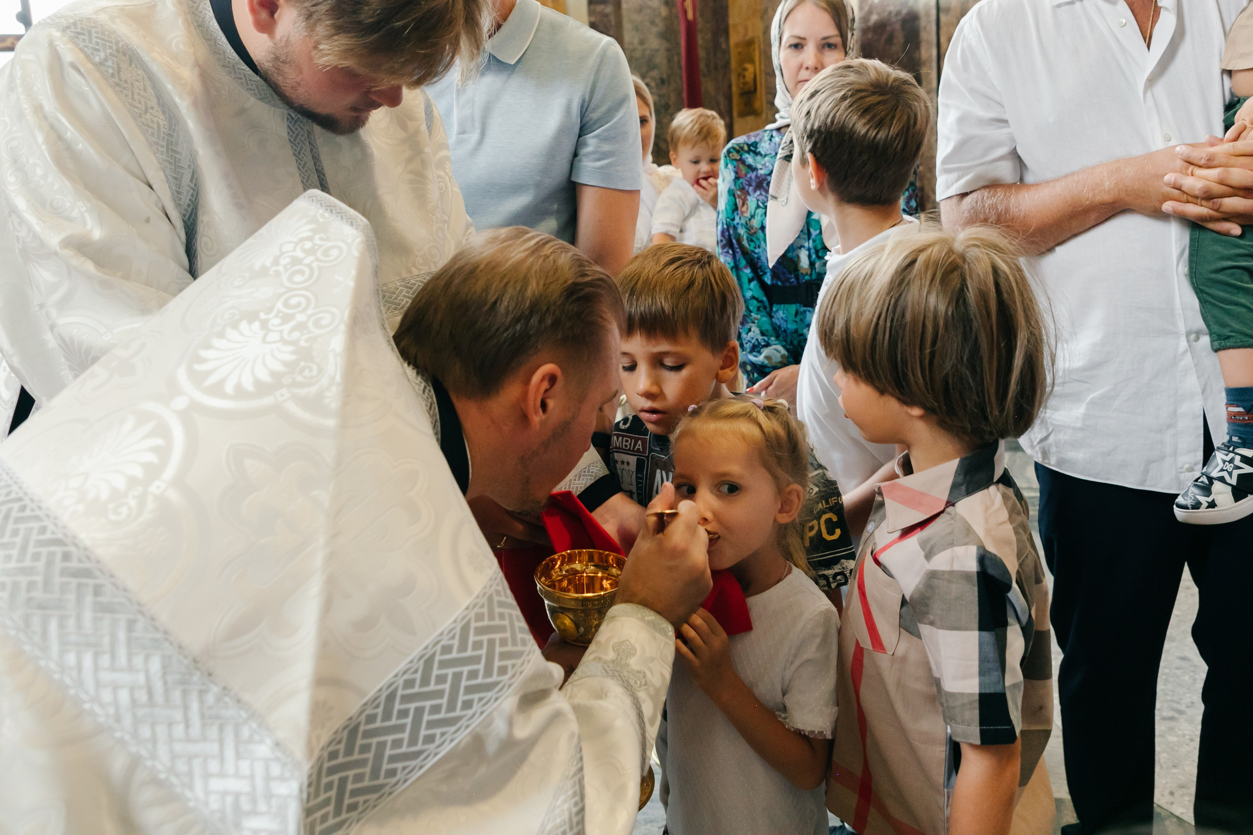 Крещение ребенка в Исаакиевском соборе СПб, крещение в церкви цена, крещение ребенка цена в спб невский район, можно крестить в исаакий, крещение в исаакиевском соборе санкт-петербурга 2023, как и где покрестить ребенка в спб, как записаться на крестины ребенка в исаакиевском соборе, фотограф на