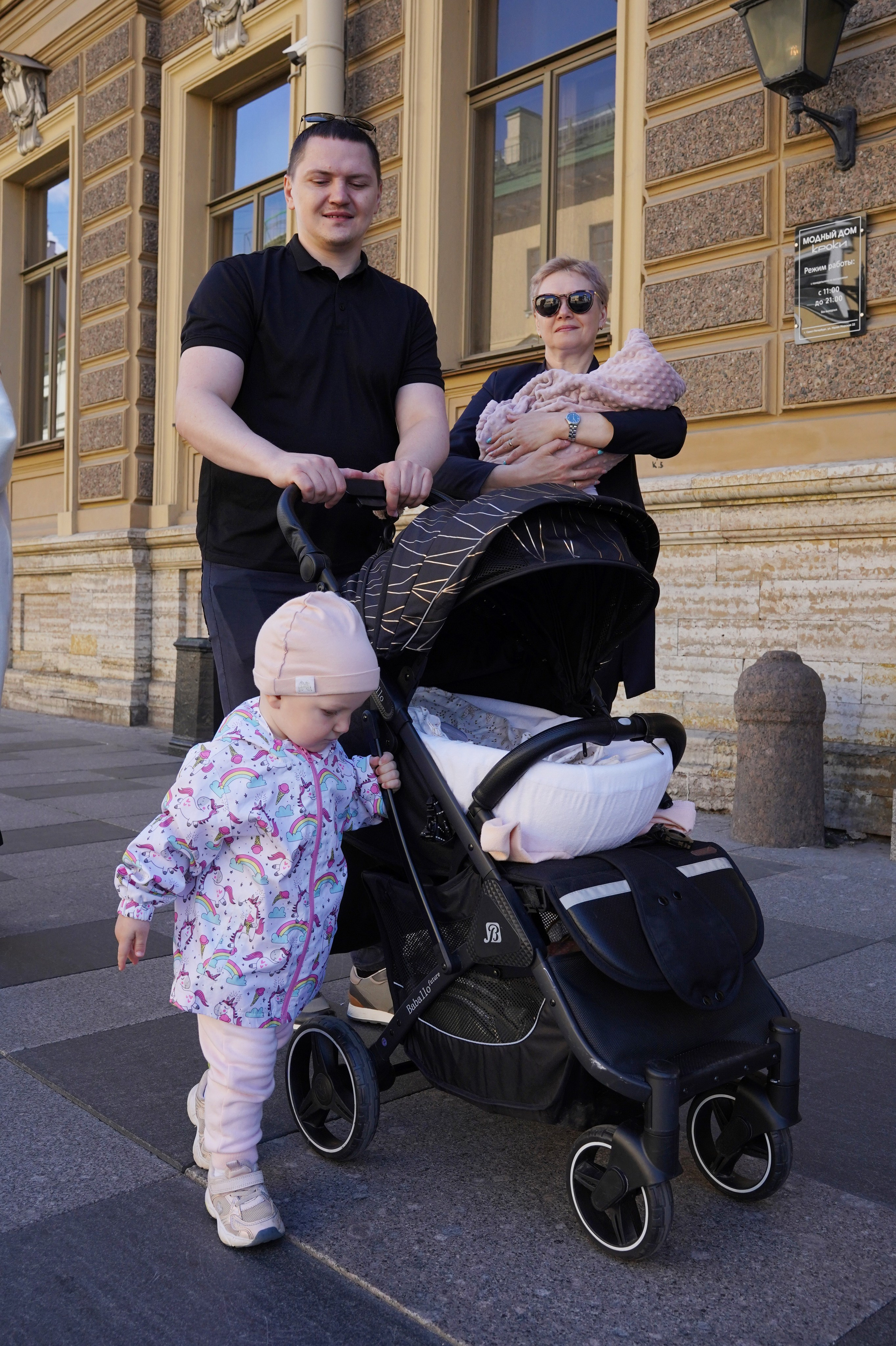 Семья в городе. Студийный и портретный фотограф в САНКТ-ПЕТЕРБУРГЕИрина Махаон