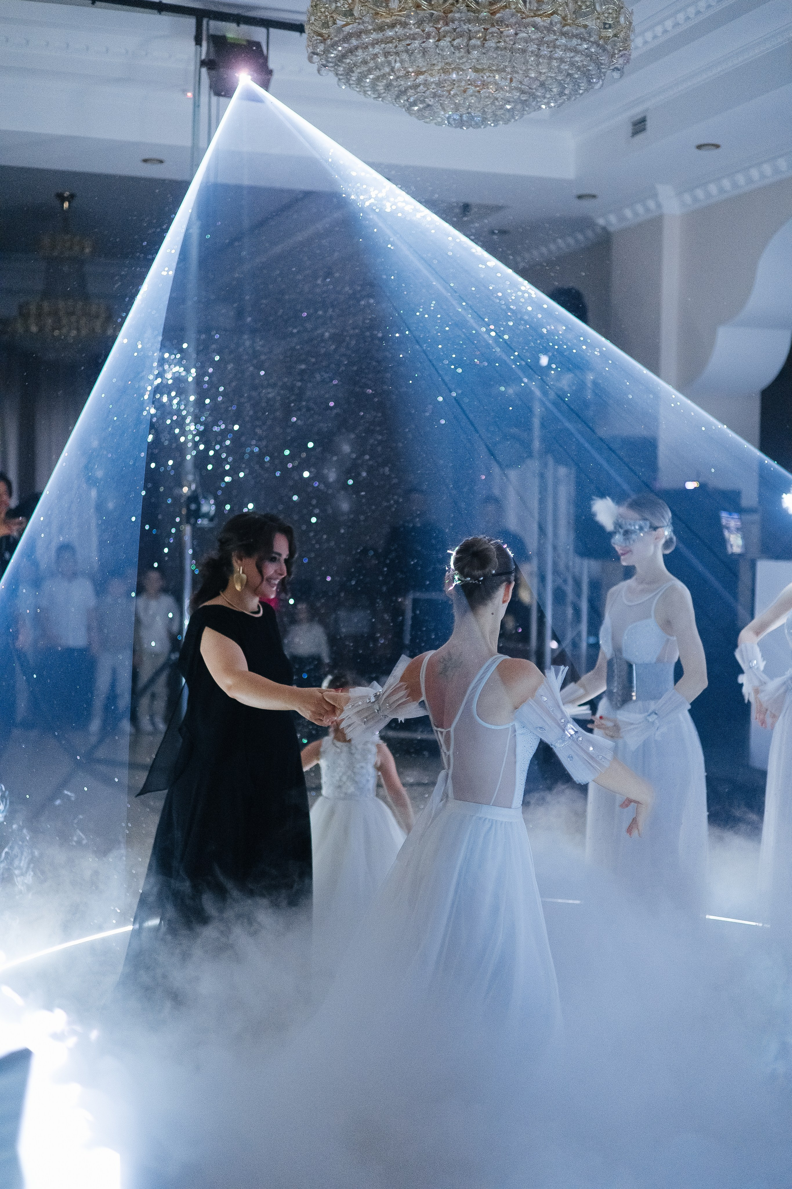 Ани и Назели. 35&5 День рождения, «Янтарь». Фотограф в Красноярске Надежда Воскресенская