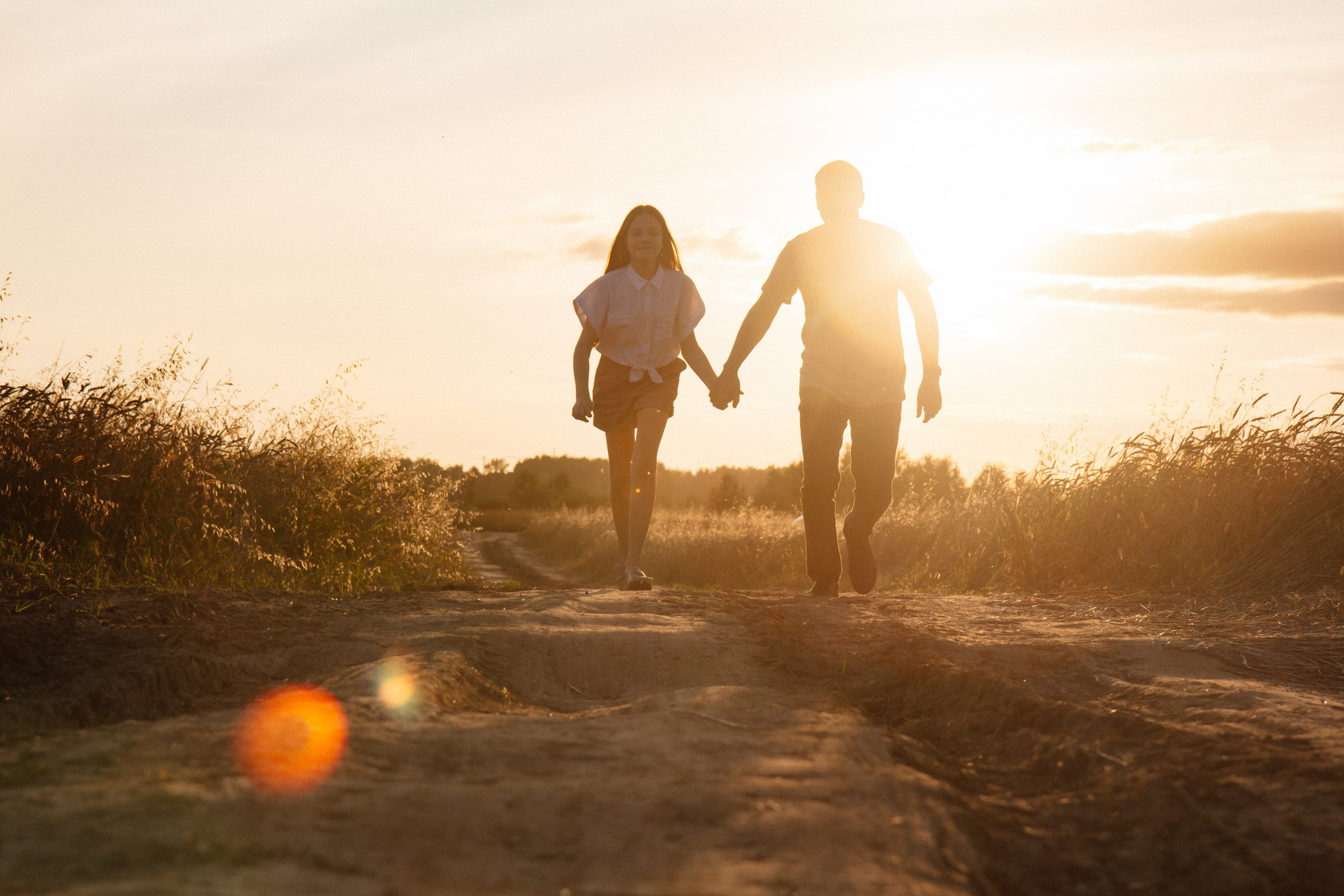 Семейная фотосессия на закате в полях. Семейный фотограф в Томске Максимова Екатерина