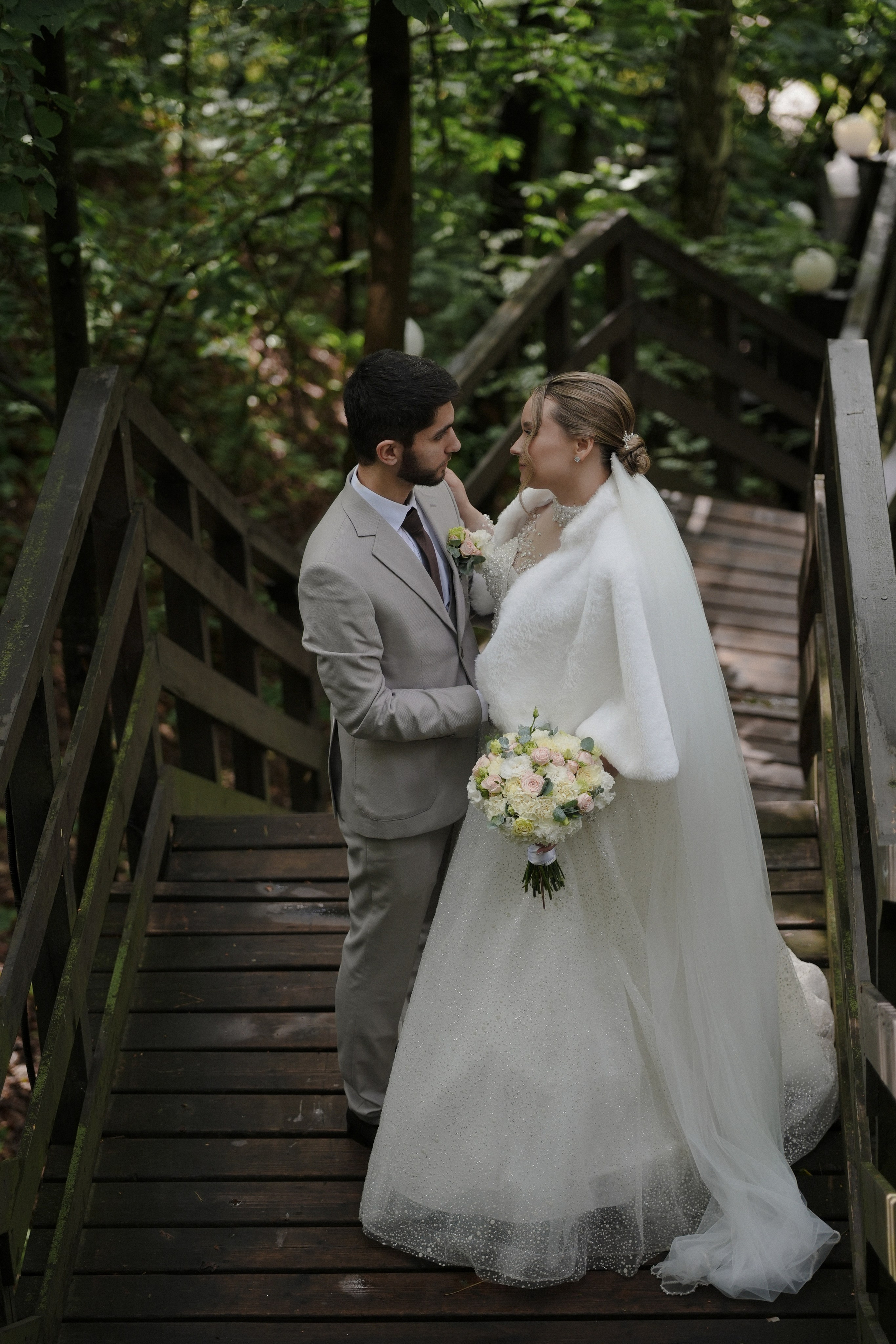 Сборы жениха и невесты, бракосочетание в Савеловском загсе, выездная церемония