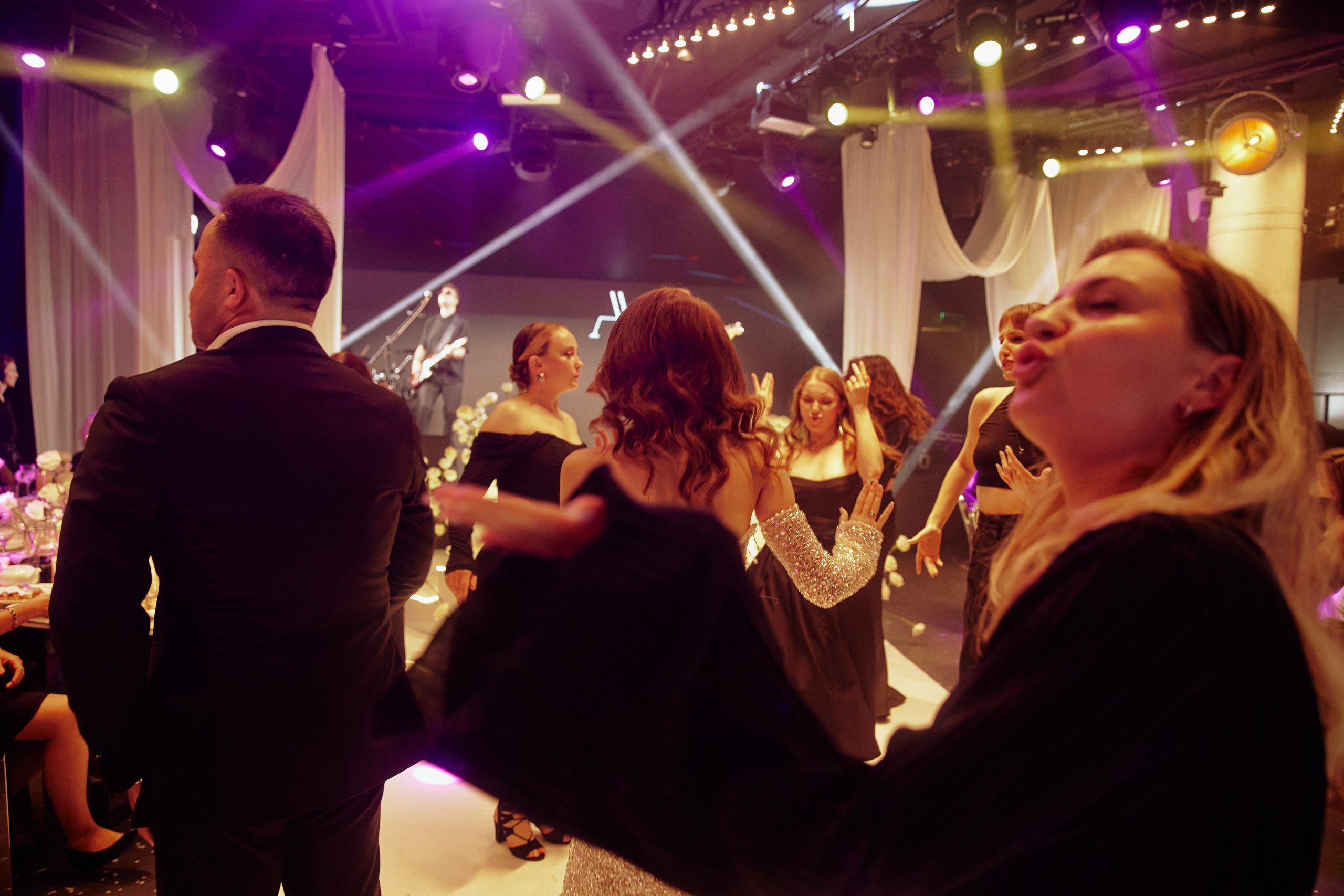 A MIRROR IS ONLY A HEART. Дмитрий Мазуркевич: Профессиональный Репортажный Фотограф