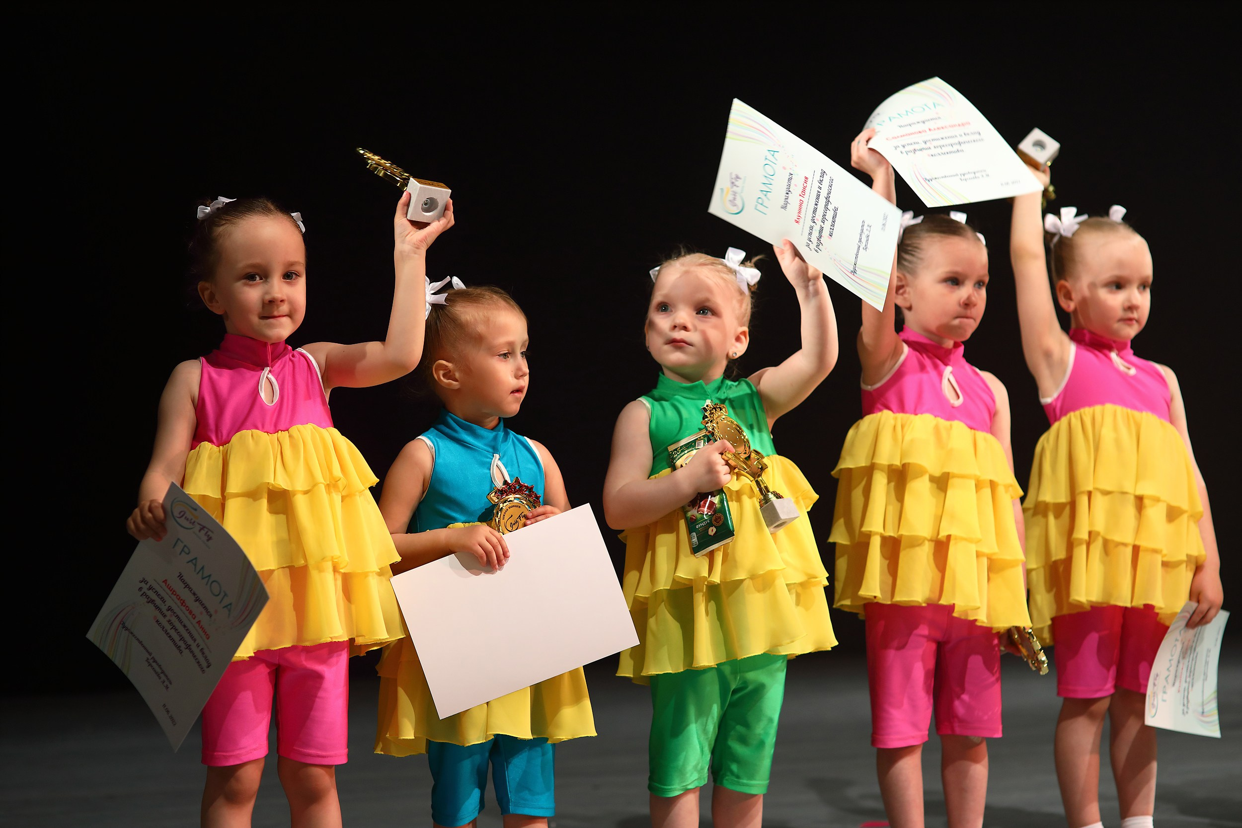 Репортажная фотосессия сцены. Свадебный и семейный фотограф и видеограф в Екатеринбурге Полянские Тимур и Анастасия