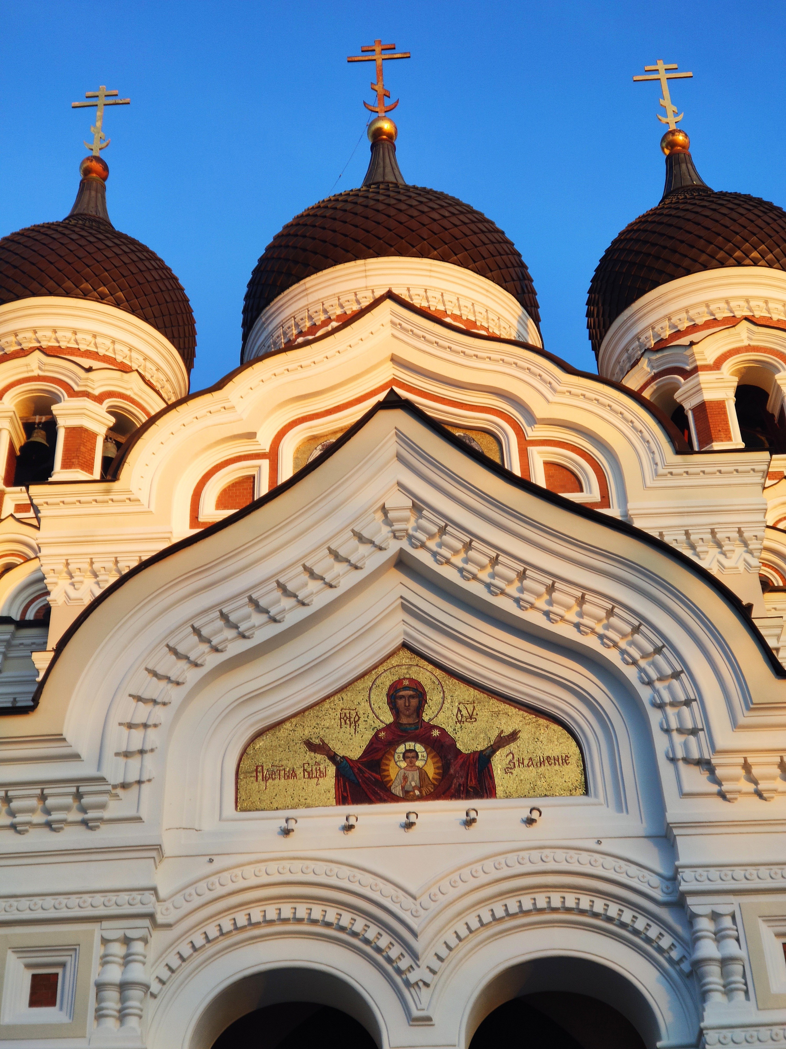 Во время Эстонской республики (1918-1940) храм хотели снести, но не решились. 