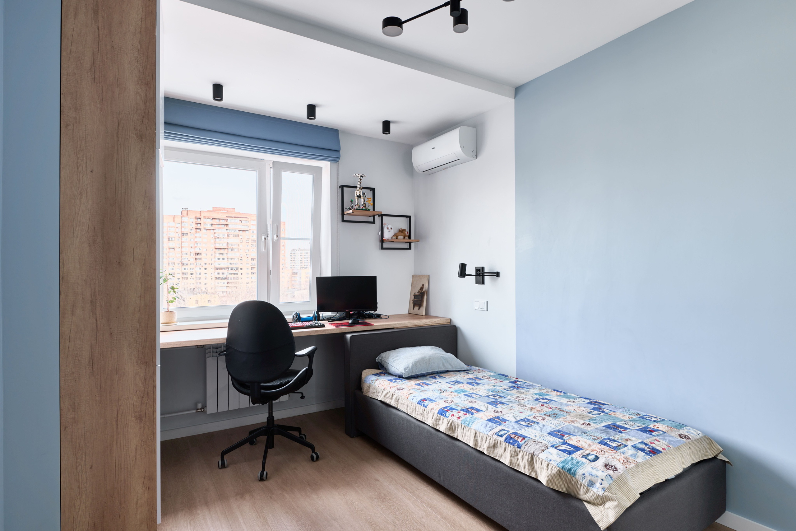 На улице Юных Ленинцев. Никита Хохловский фото и видео продакшн