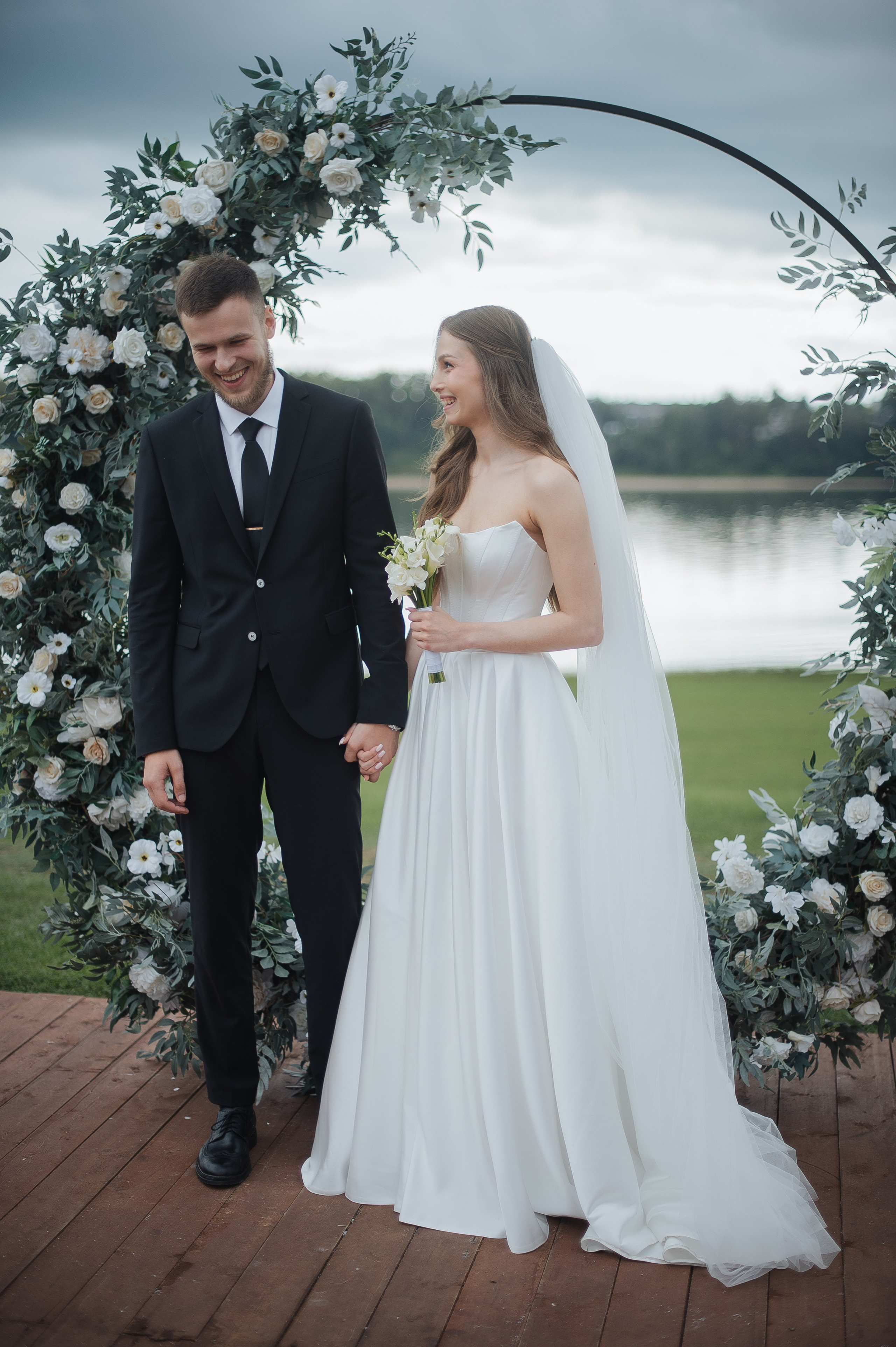 Свадьба на берегу Волги. Свадебный фотограф в Ярославле Денис Медоваров