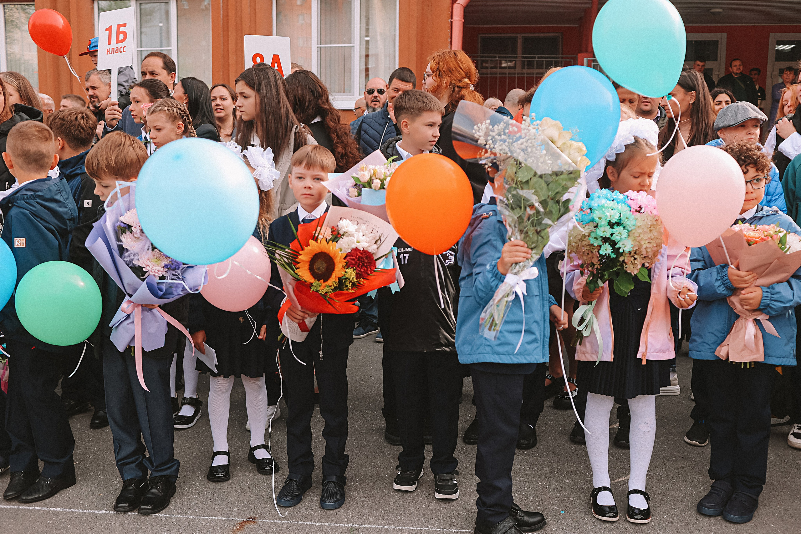 1 сентября линейка+кл час+портреты. Семейный фотограф Тюмень, фотограф на роды Салмина Мария