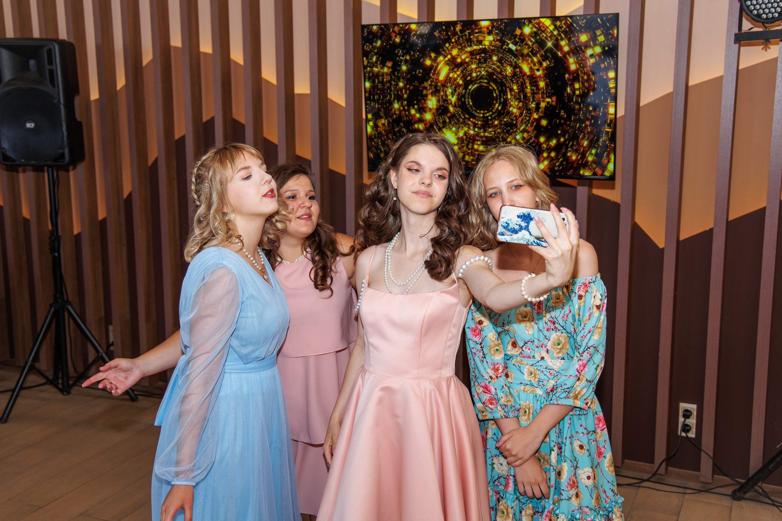 Выпускной в школе. Школьный фотограф Саратов Золотарь Ольга